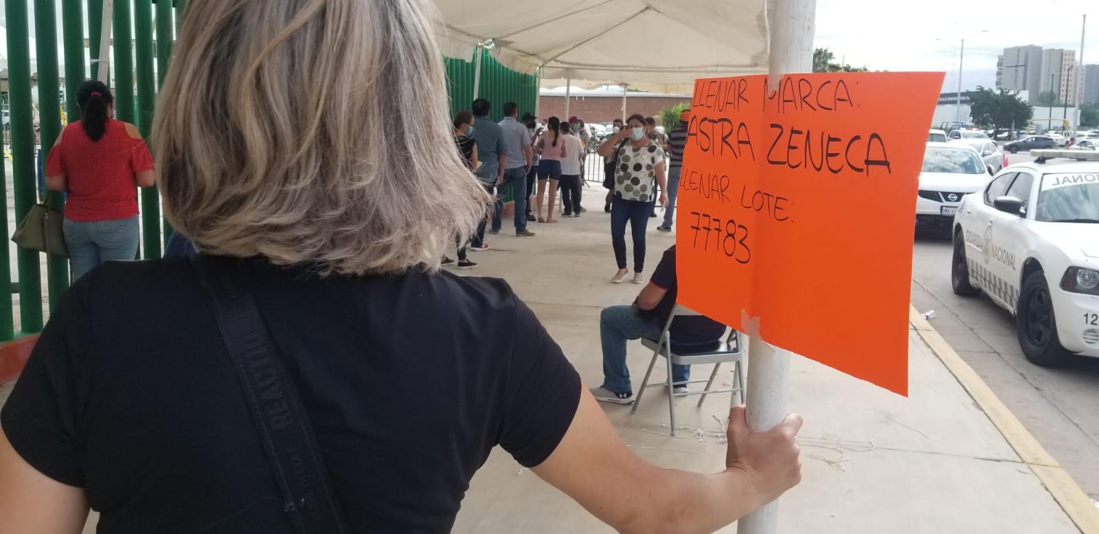 $!Vacunan contra el Covid-19 a jóvenes de 18 años, y aplican segundas dosis a adultos de 40 años, en Culiacán