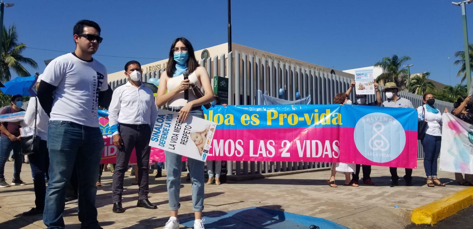 $!Desde Mazatlán llegaron al Congreso para defender el derecho a la vida, pero se cancela discusión para despenalización del aborto