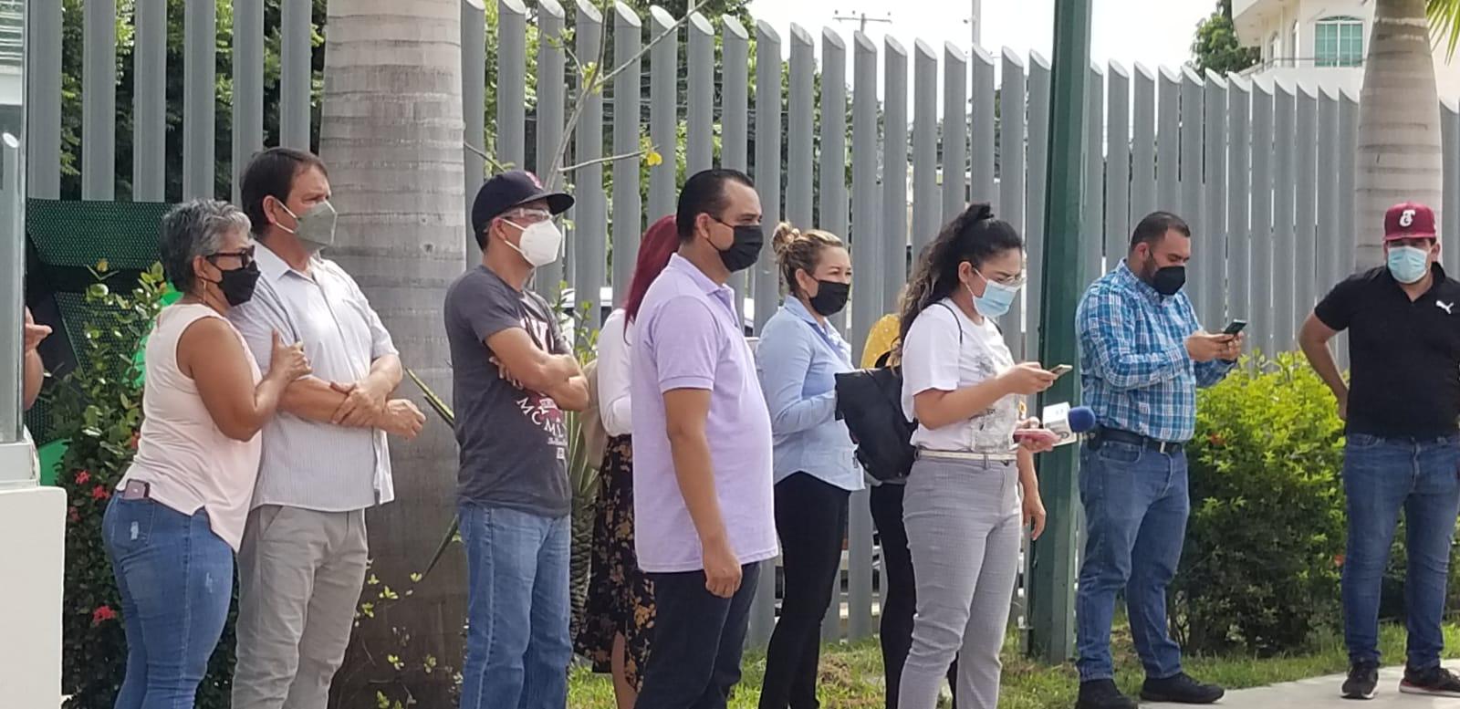 $!Habitantes de El Vallecito acuden al Congreso para recordarle a Quirino su compromiso de poner luz; la obra debió iniciar el 29 de julio