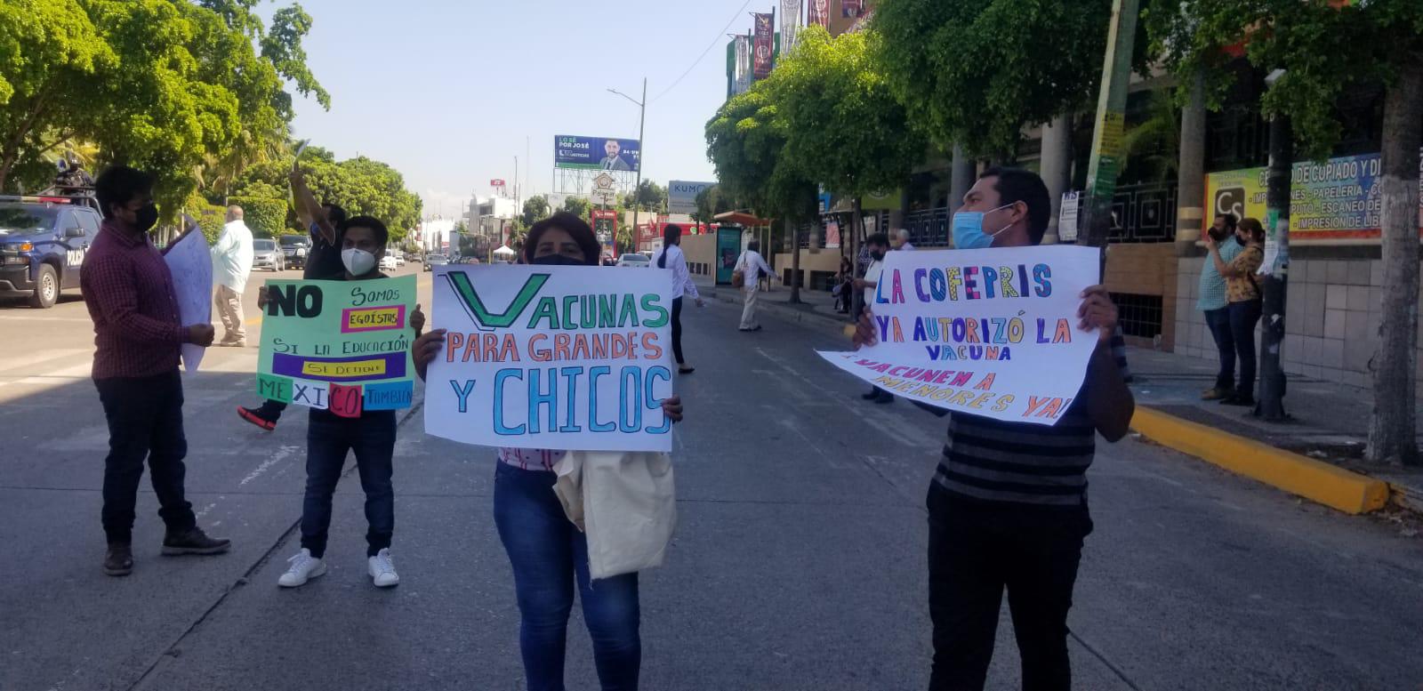 $!Estudiantes de preparatorias de Sinaloa exigen vacunas