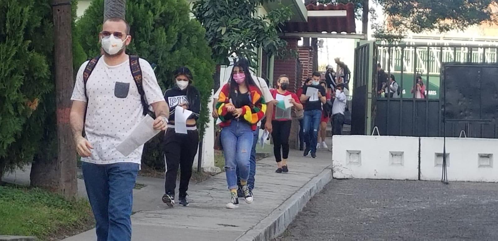$!Fluye primer día de vacunación de refuerzo contra Covid para docentes en Culiacán