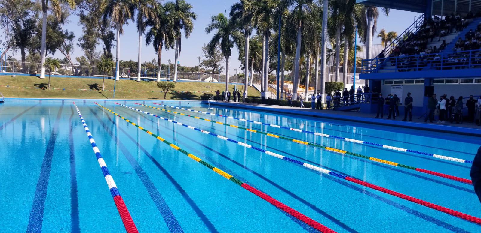 $!Reabren alberca olímpica de la UAS; Gobernador se compromete a aportar 10 millones de pesos para una techumbre