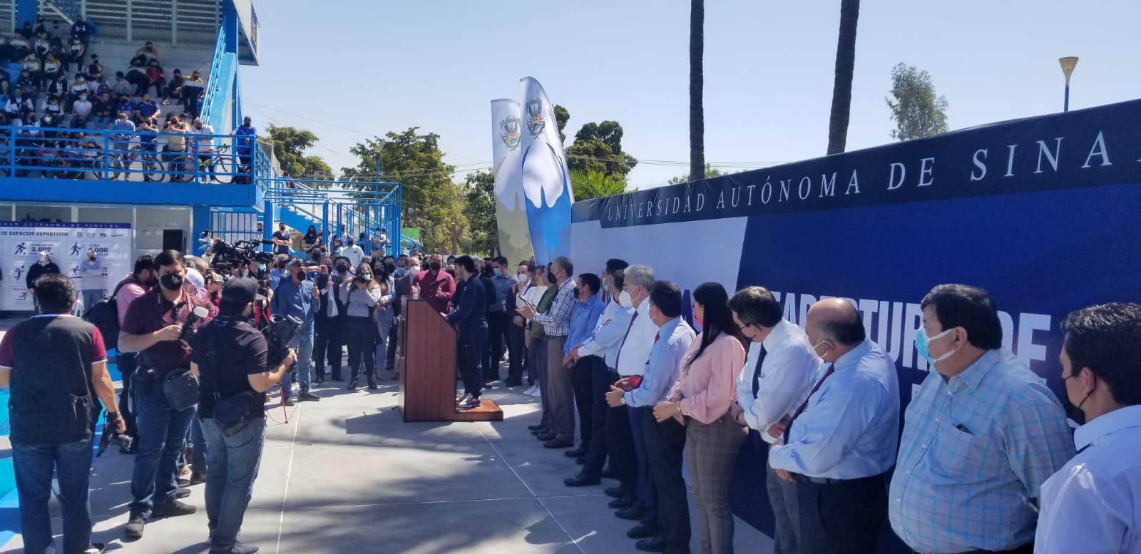 $!Reabren alberca olímpica de la UAS; Gobernador se compromete a aportar 10 millones de pesos para una techumbre