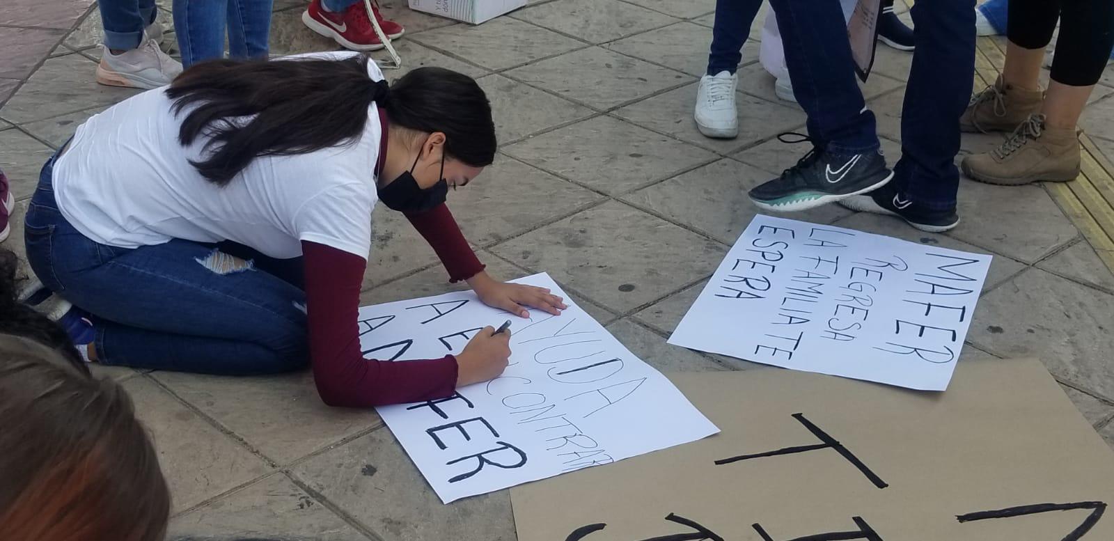 $!Familia y amigos marchan por María Fernanda, quien desapareció el 28 de junio en Culiacán