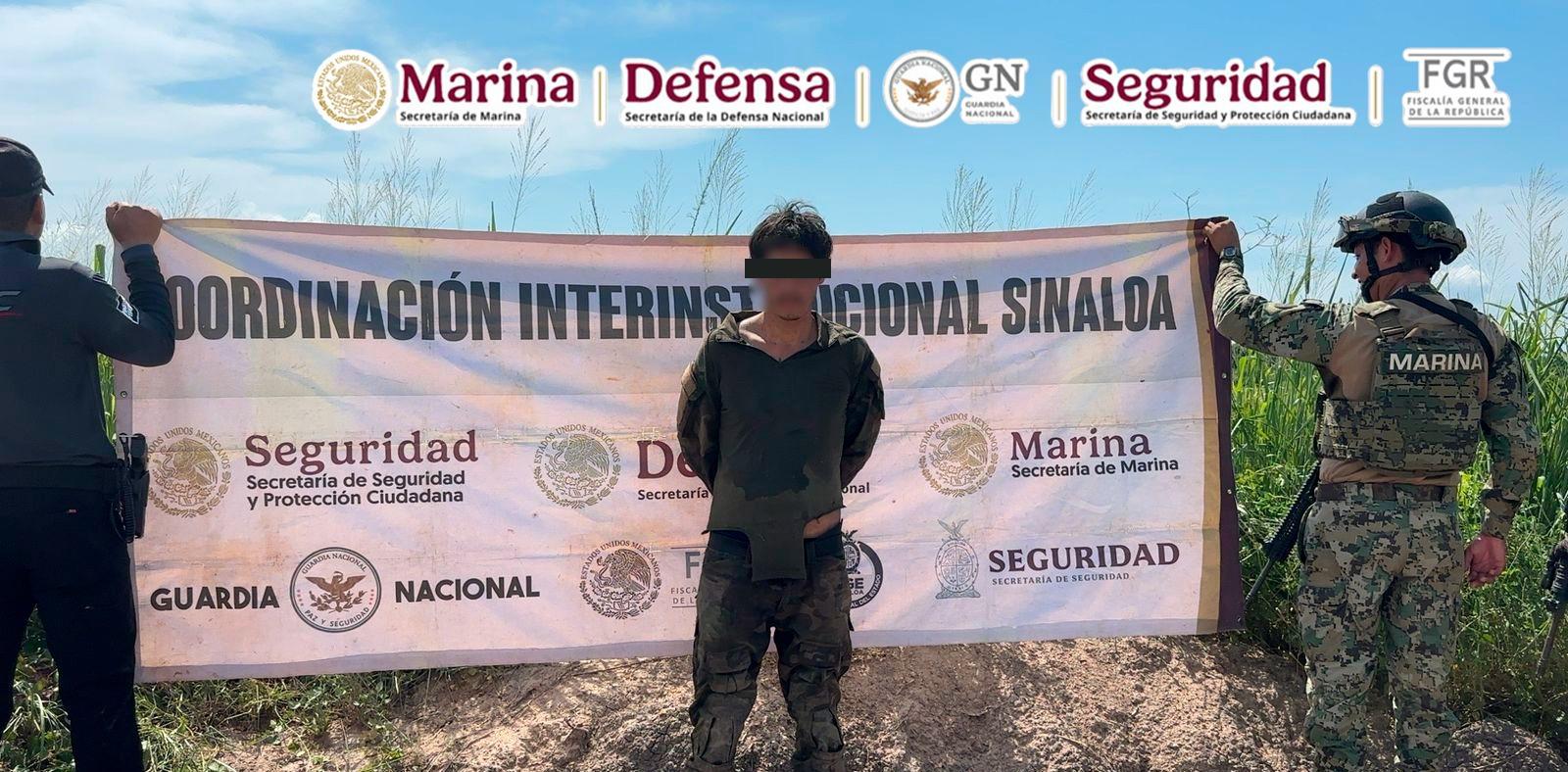 $!Detienen a 8 y aseguran 33 armas largas, vehículos y explosivos en Sinaloa