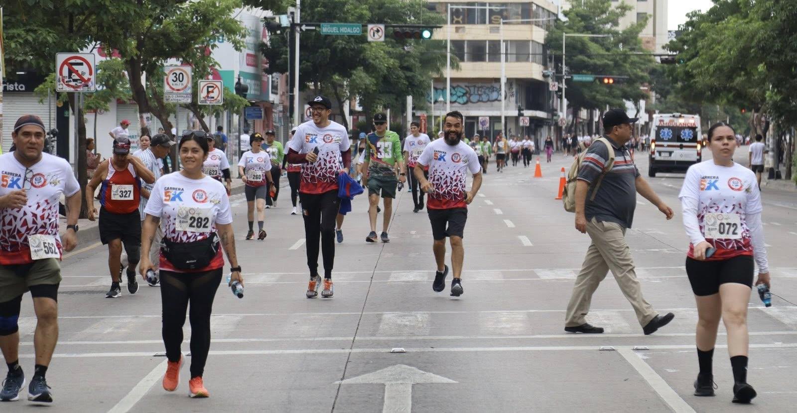 $!Gran participación en la carrera por el 93 aniversario del Hospital Civil de Culiacán