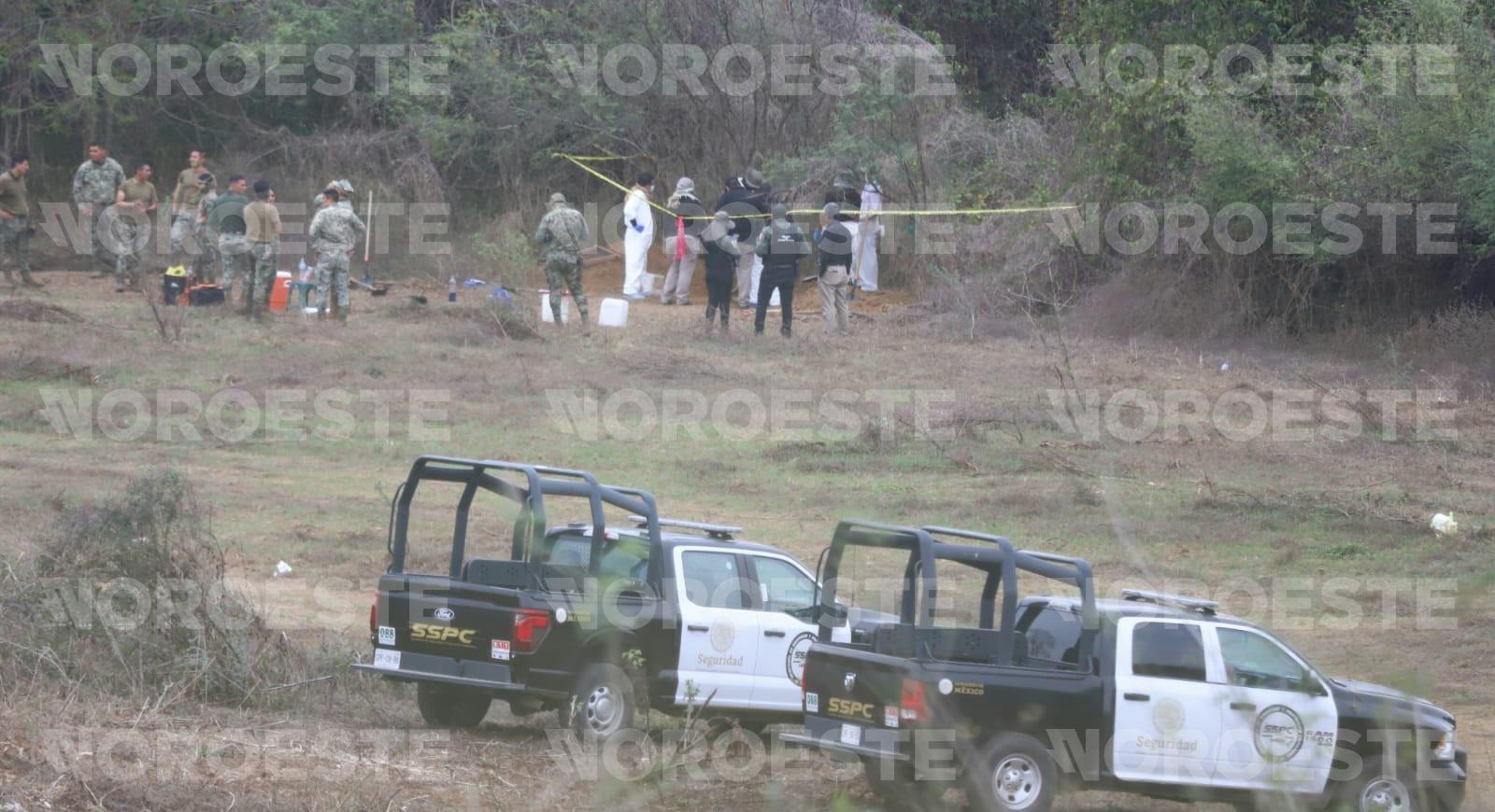 $!Sobrevuelan helicópteros la zona de la segunda fosa clandestina en inmediaciones de El Verde, Concordia