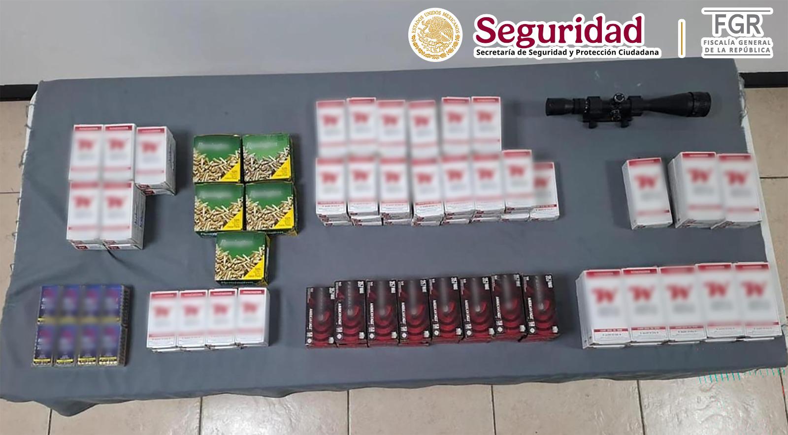 $!Aseguran más de 7 mil cartuchos ocultos en tractocamión de paquetería; hay un detenido en Chihuahua