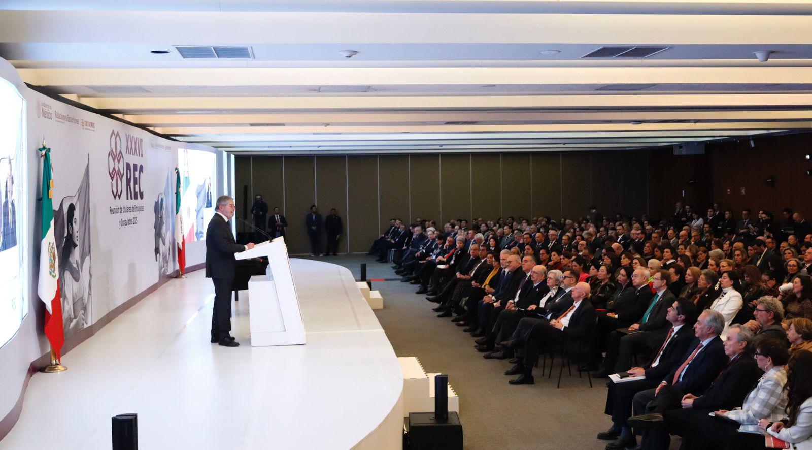 $!Convoca Canciller a trabajar en la defensa de los derechos de los connacionales