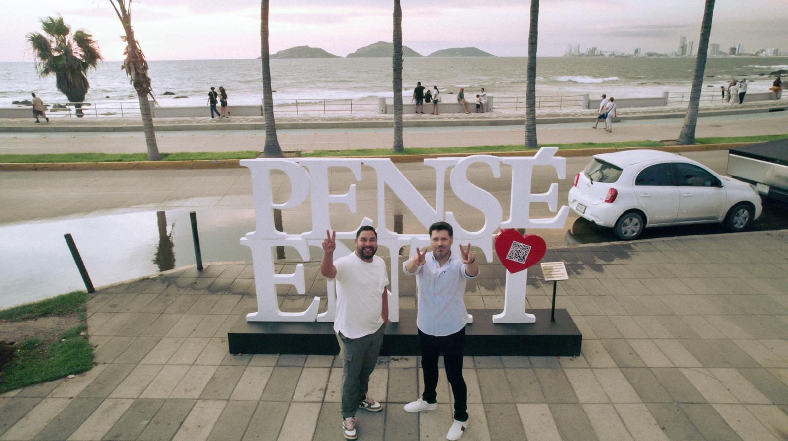 $!Paralelamente a la promoción del video, se colocaron unas letras con la frase Pensé en ti.