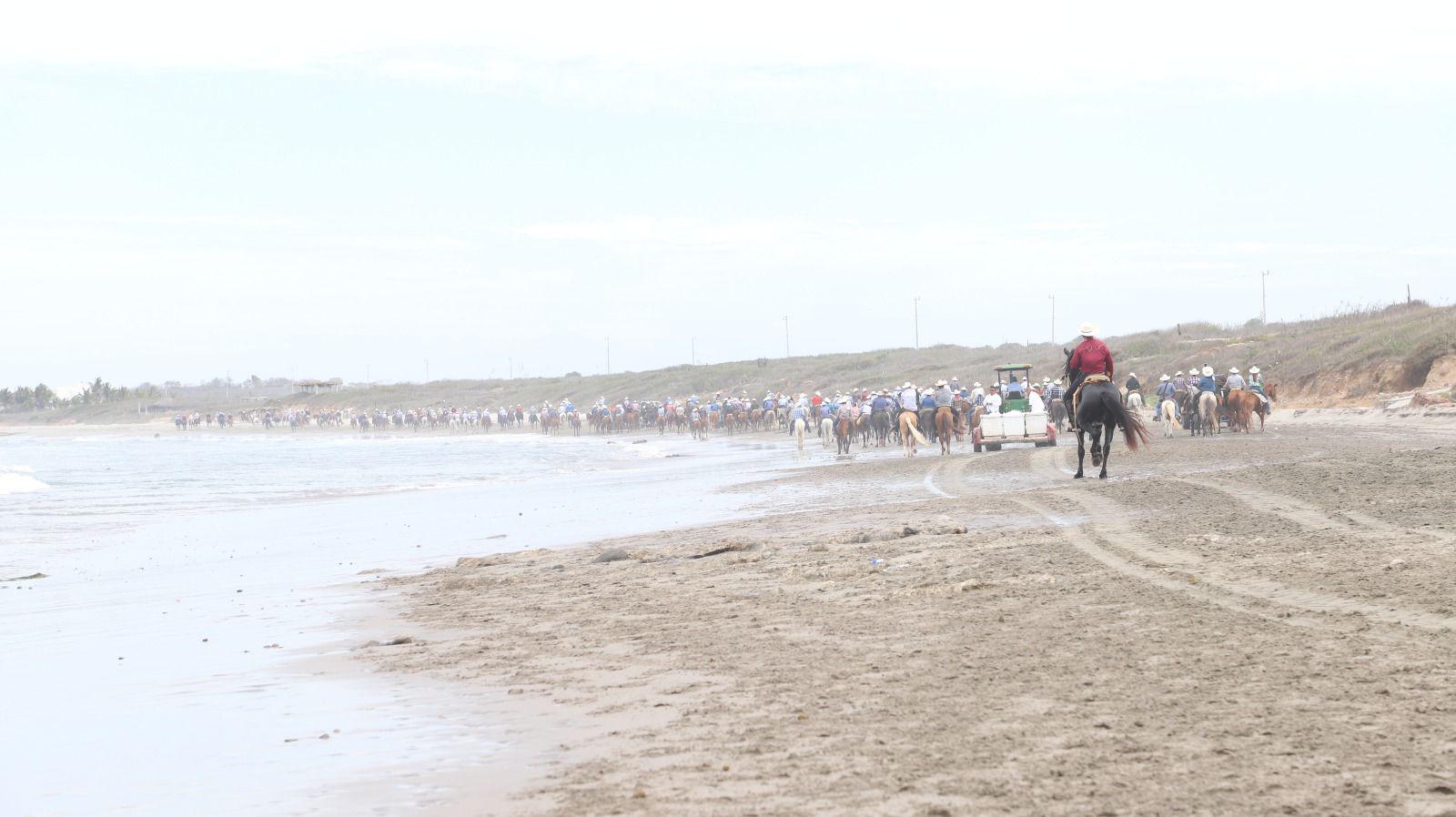 $!Cientos de jinetes participan en la Tradicional Cabalgata