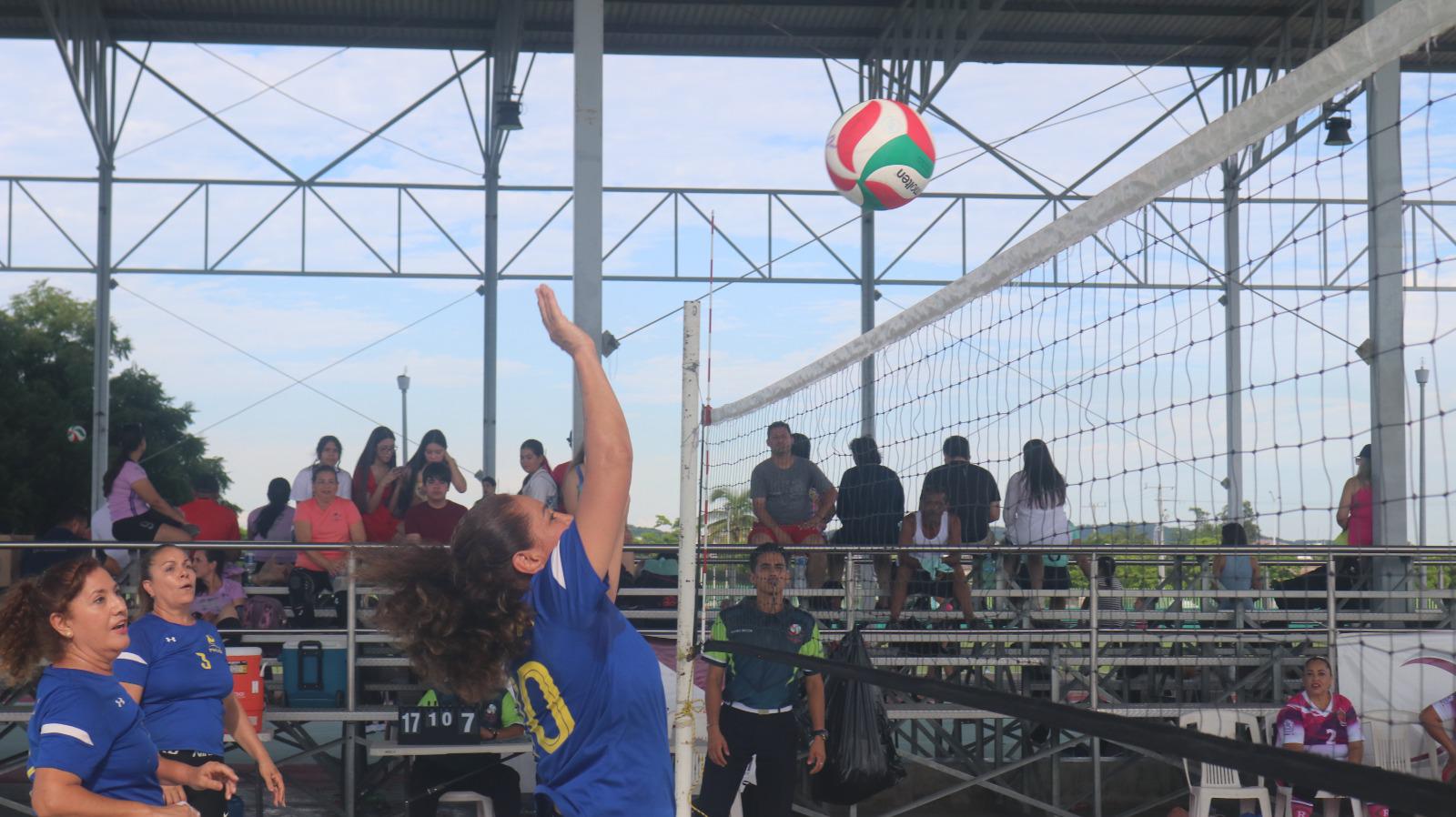 $!Paso perfecto en la jornada sabatina del Segundo Festival de Voleibol Salvador González