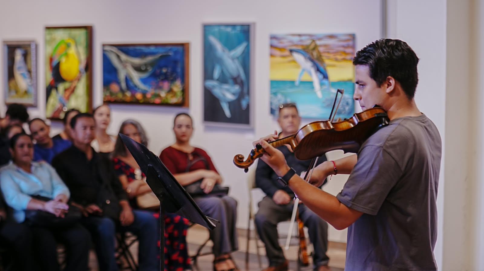 $!Cerca de 50 niñas, niños y jóvenes participaron en el concierto “Jóvenes Intérpretes: Homenaje a Bach”, que se celebró en la Galería Ángela Peralta.