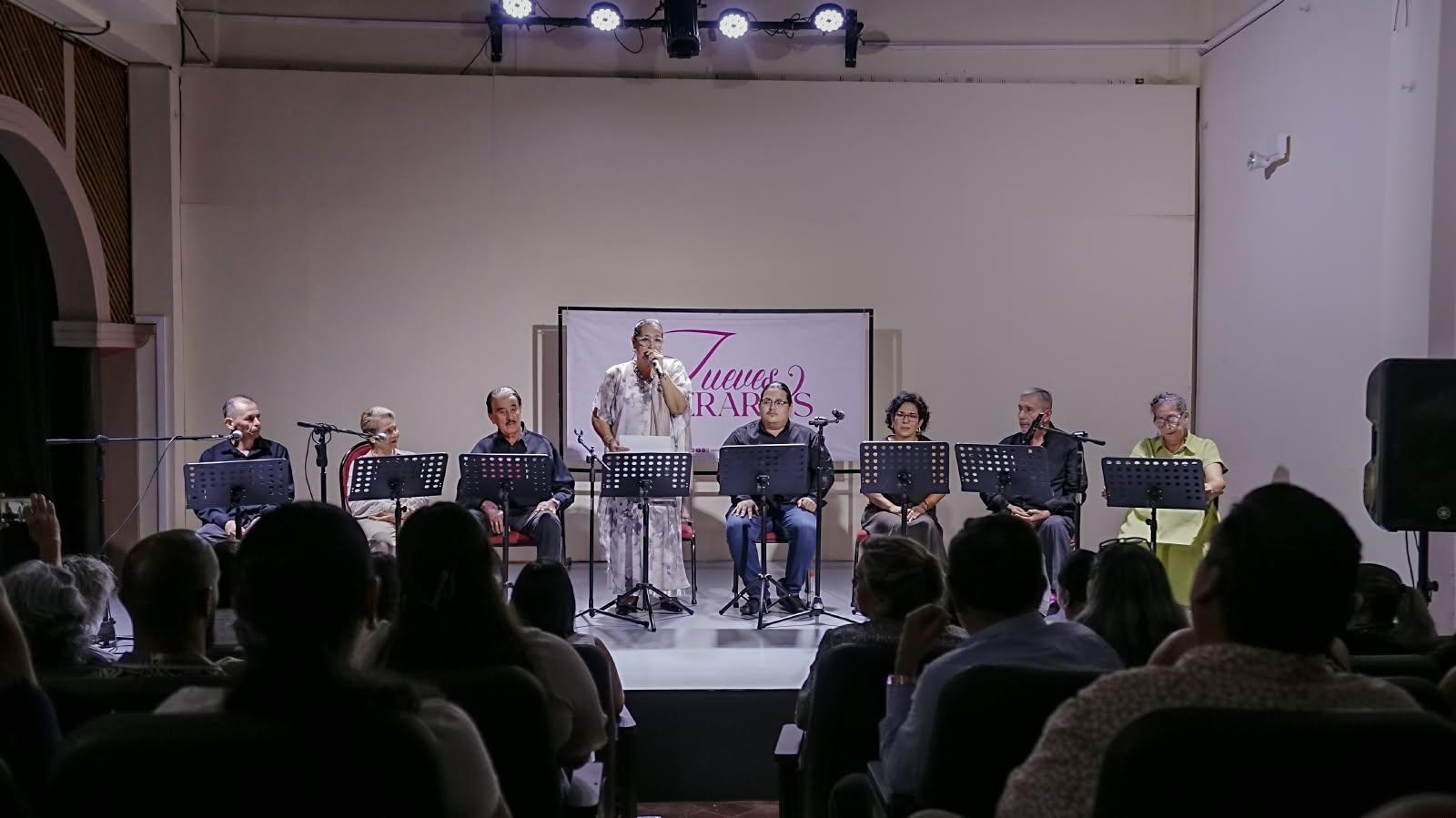 $!Los relatos de “Detrás del espejo” reunieron recuerdos, vivencias y ficción en una velada literaria realizada en Casa Haas.