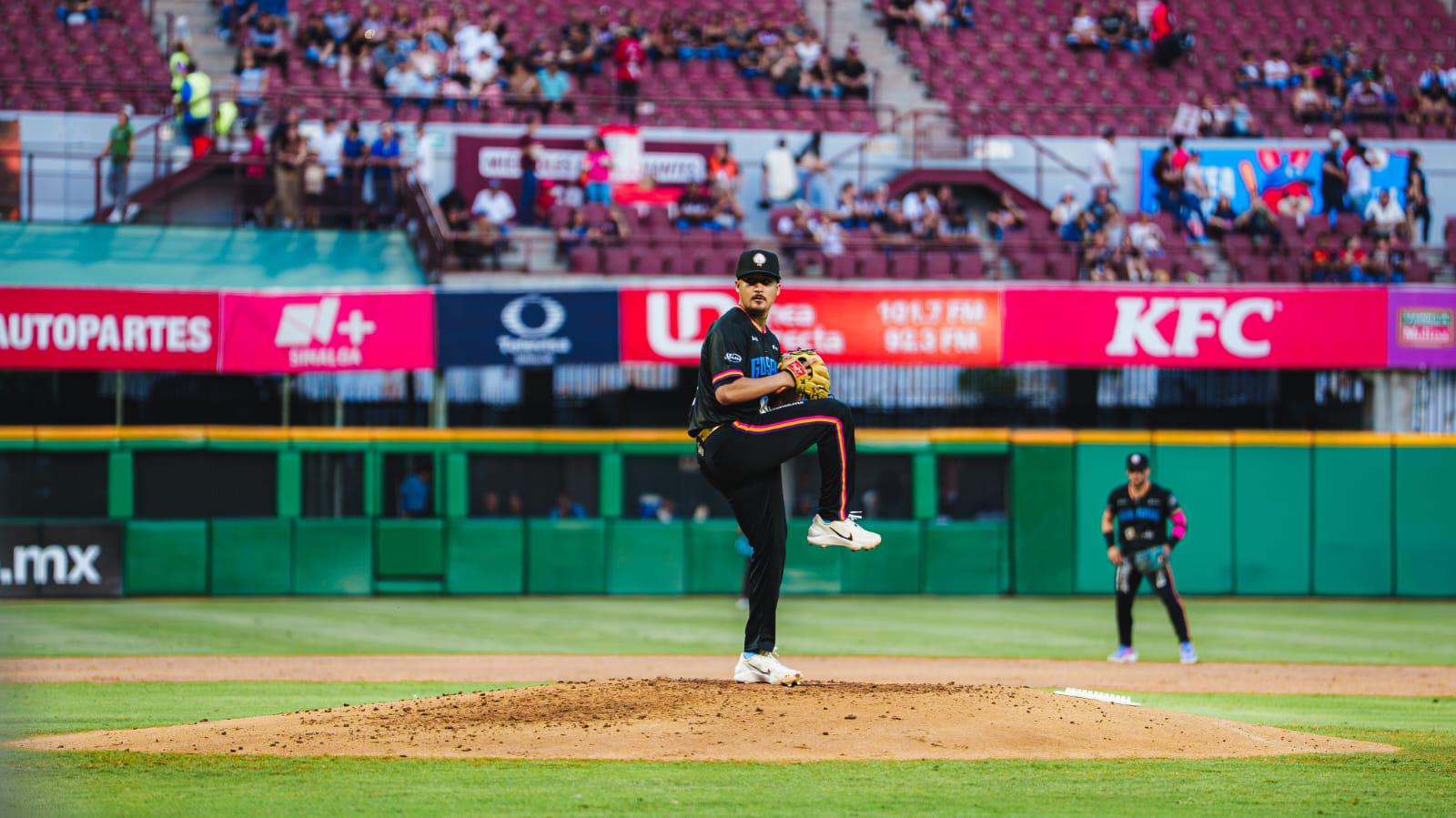$!Guasave se lleva la serie de Culiacán en un ajustado duelo de pitcheo y estrategia