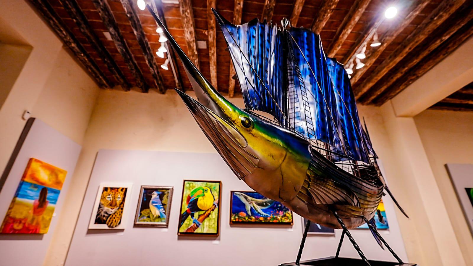 $!La escultura también forma parte de las propuestas que integran la exposición colectiva.