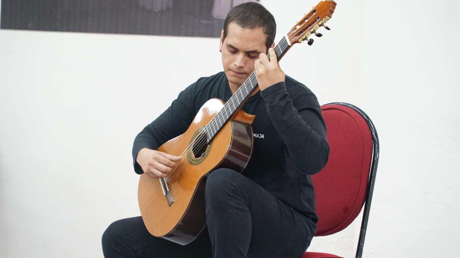 $!Una amena tarde de música de guitarra clásica ofrecieron los jóvenes músicos.