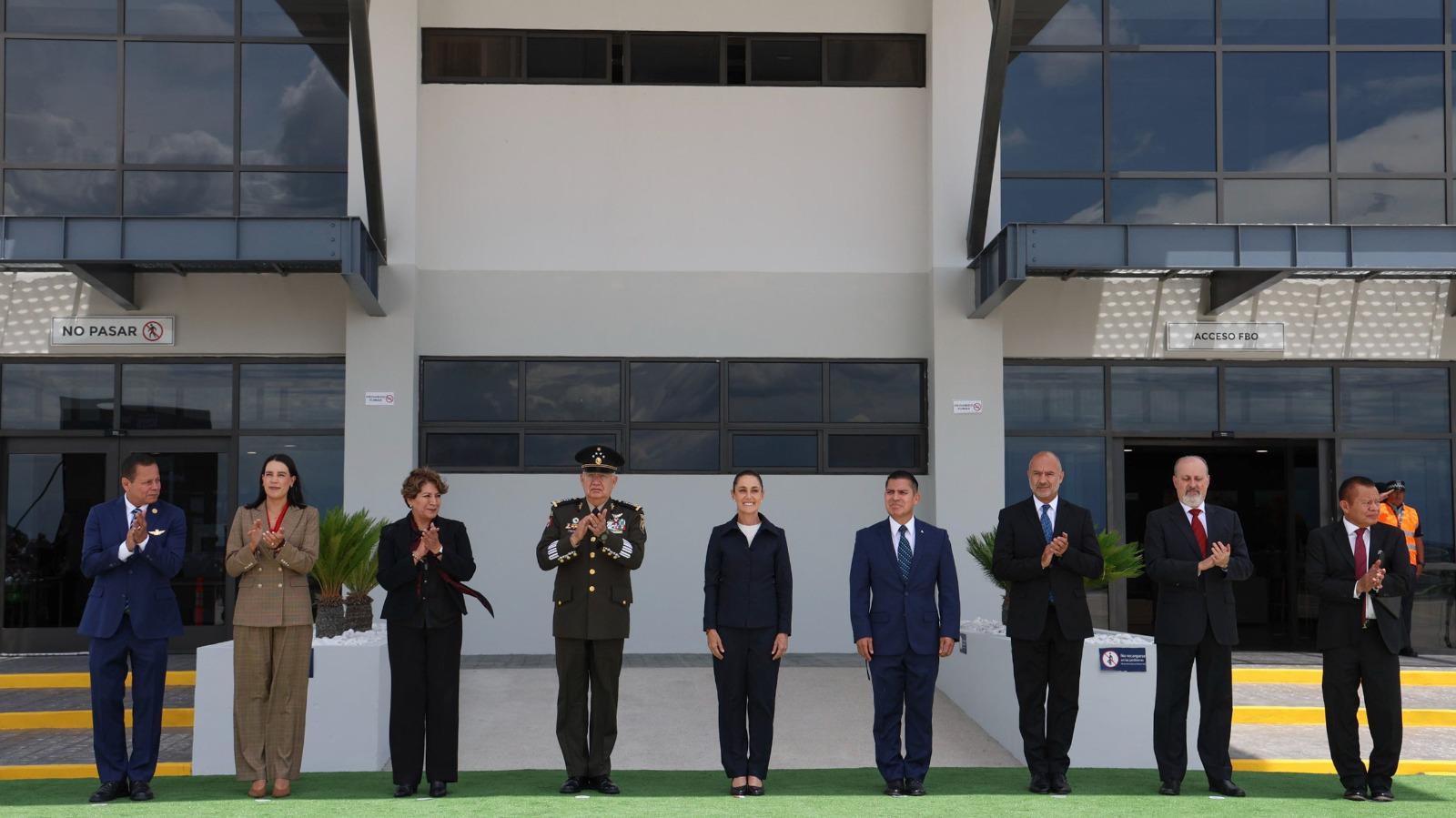 $!Recibe Sheinbaum primera de 20 aeronaves Embraer E195-E2 para Mexicana de Aviación