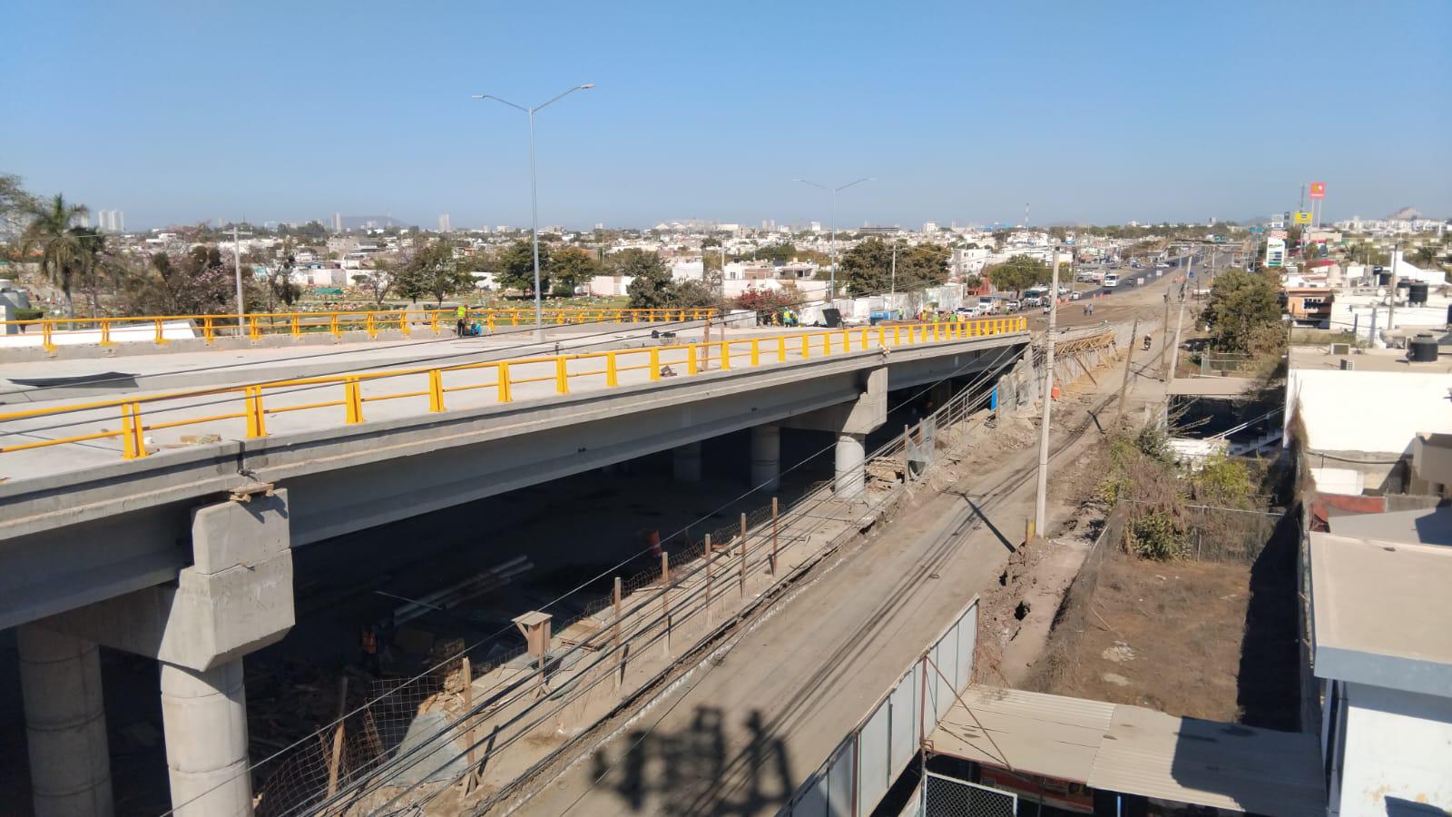 $!Apresuran apertura del puente de la Colosio, en Mazatlán, pero vecinos temen que no dejen banquetas