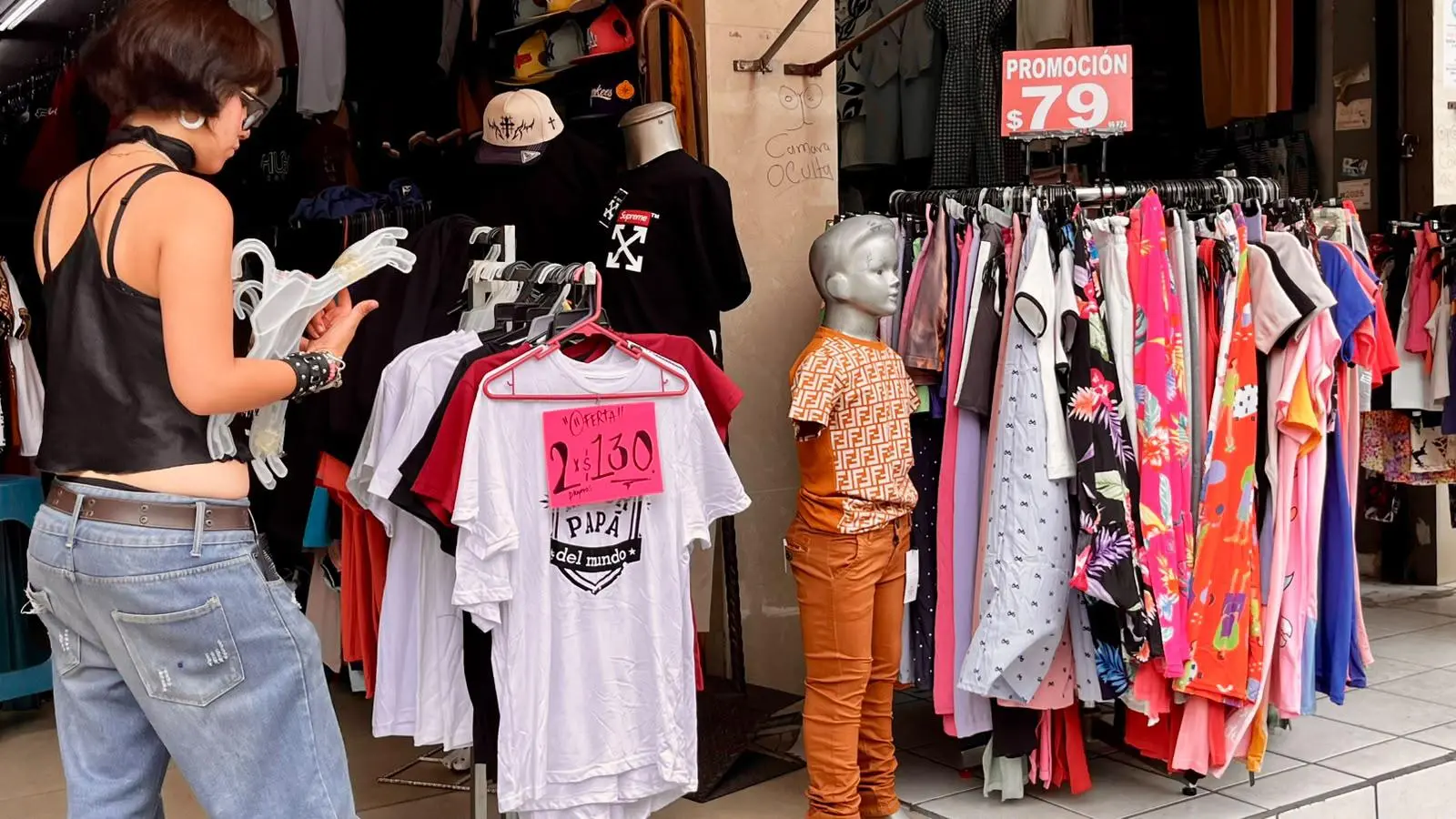 $!Reportan comerciantes poco repunte en ventas por Día del Padre en el Centro de Mazatlán