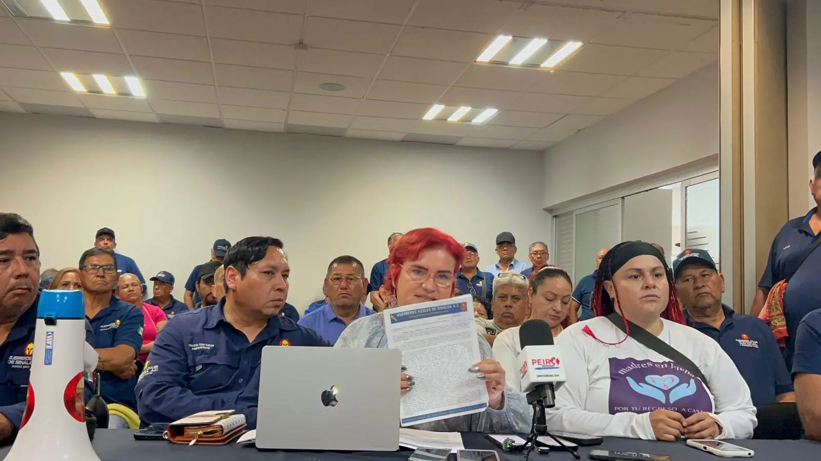$!Guerreros Azules liberan la CEDH a dos días de la toma tras acuerdo con Gobierno de Sinaloa