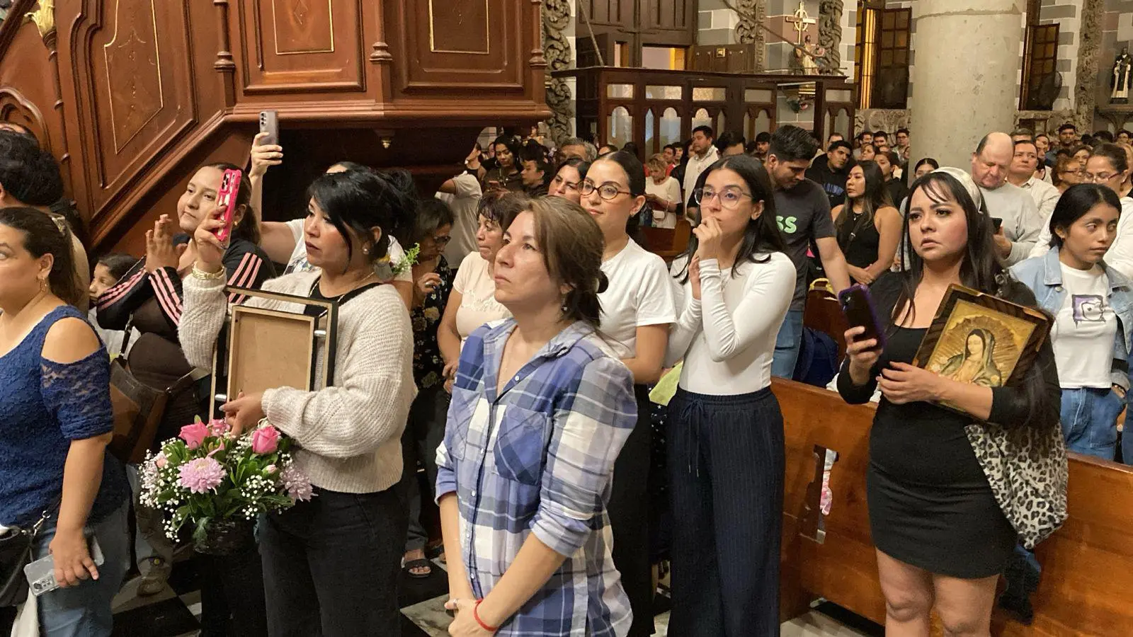 $!Cantan ‘Las Mañanitas’ a la Virgen de Guadalupe y piden por la paz en Sinaloa