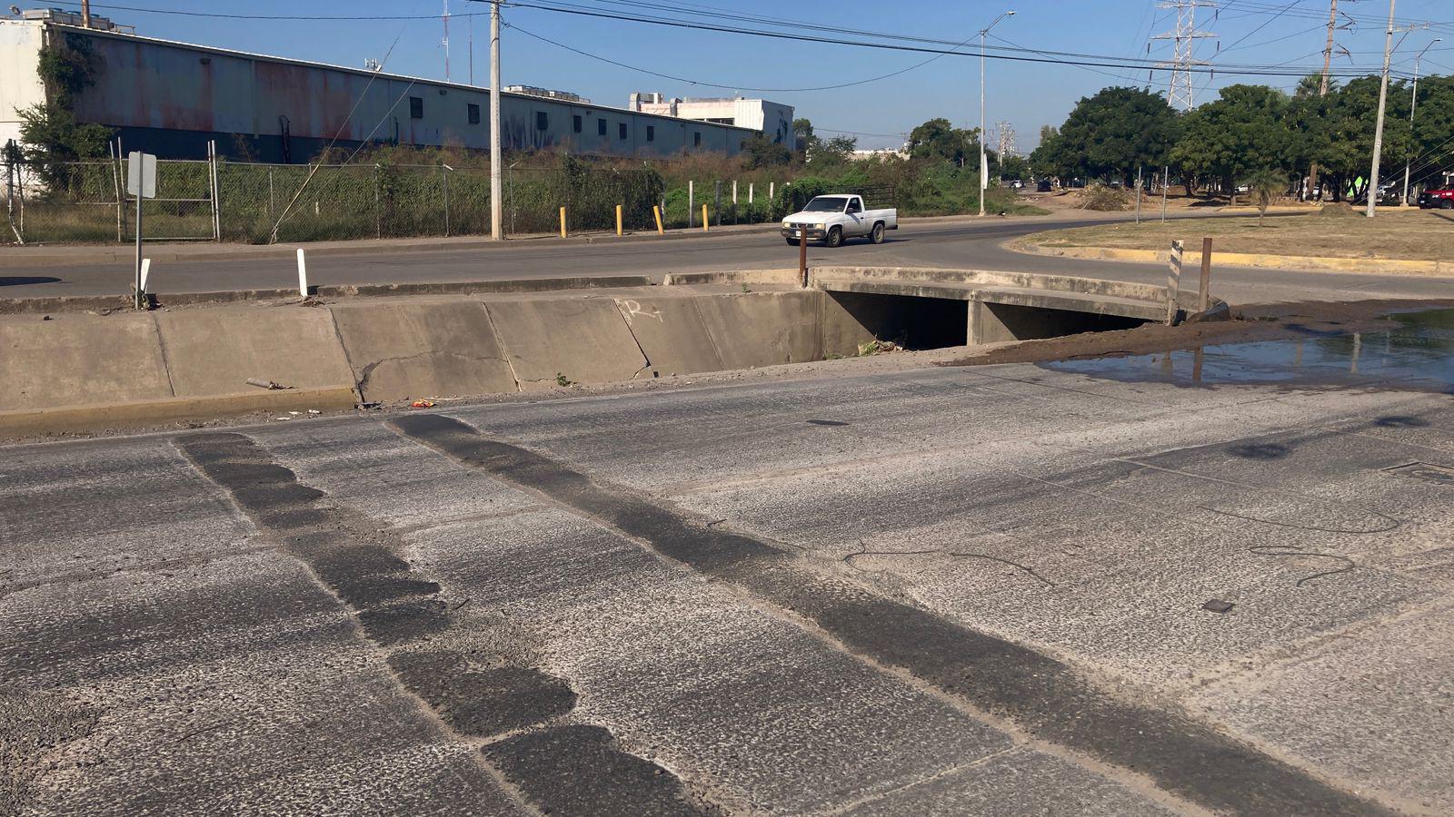 $!Canal sin protección en la Santa Rosa provoca constantes volcaduras en Mazatlán