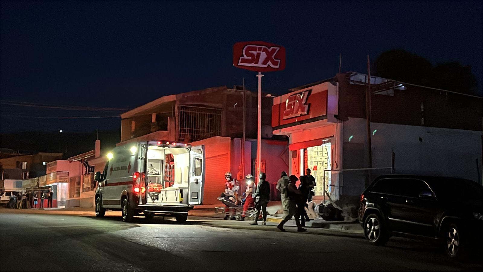 $!Hieren a dos hombres tras un ataque a balazos en un expendio cervecero en Las Coloradas, en Culiacán