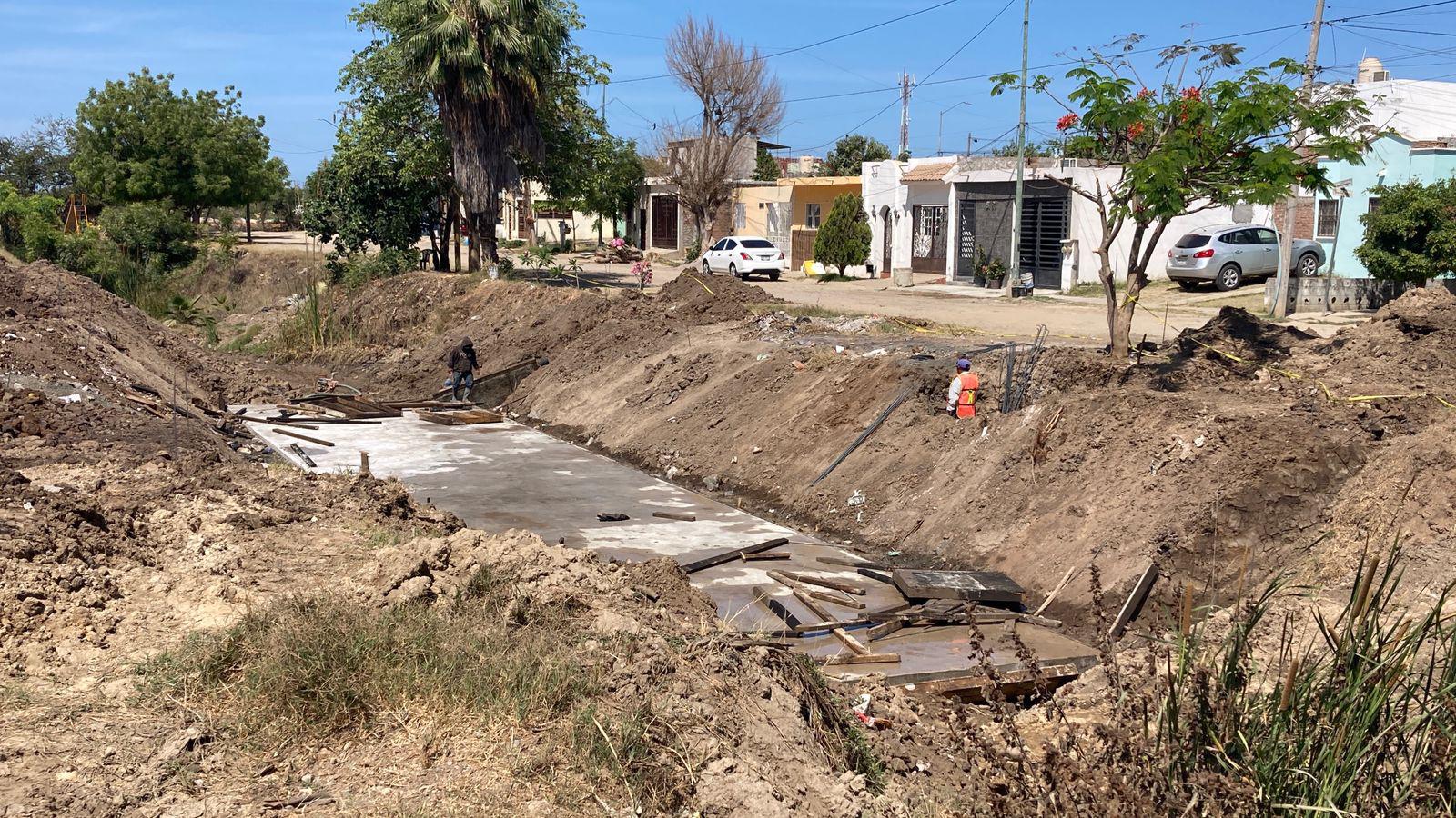 $!Basura y maleza persisten en arroyos de Mazatlán previo a la temporada de lluvias