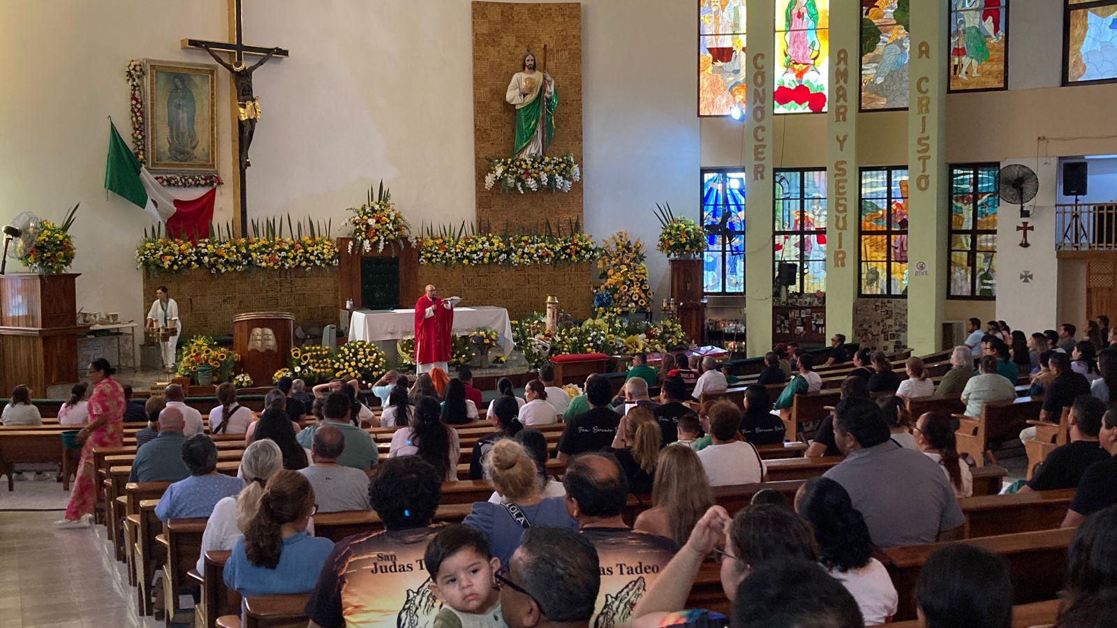 $!Le cantan Las Mañanitas a San Judas Tadeo en Mazatlán con mariachi
