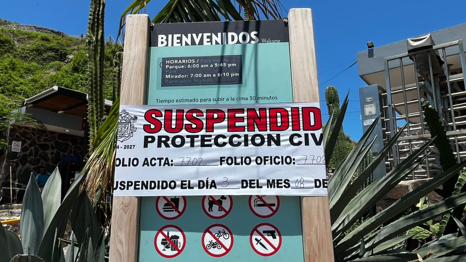 $!Tras derrumbe en el Cerro del Crestón, se restringe el acceso al Faro y la Escollera en Mazatlán