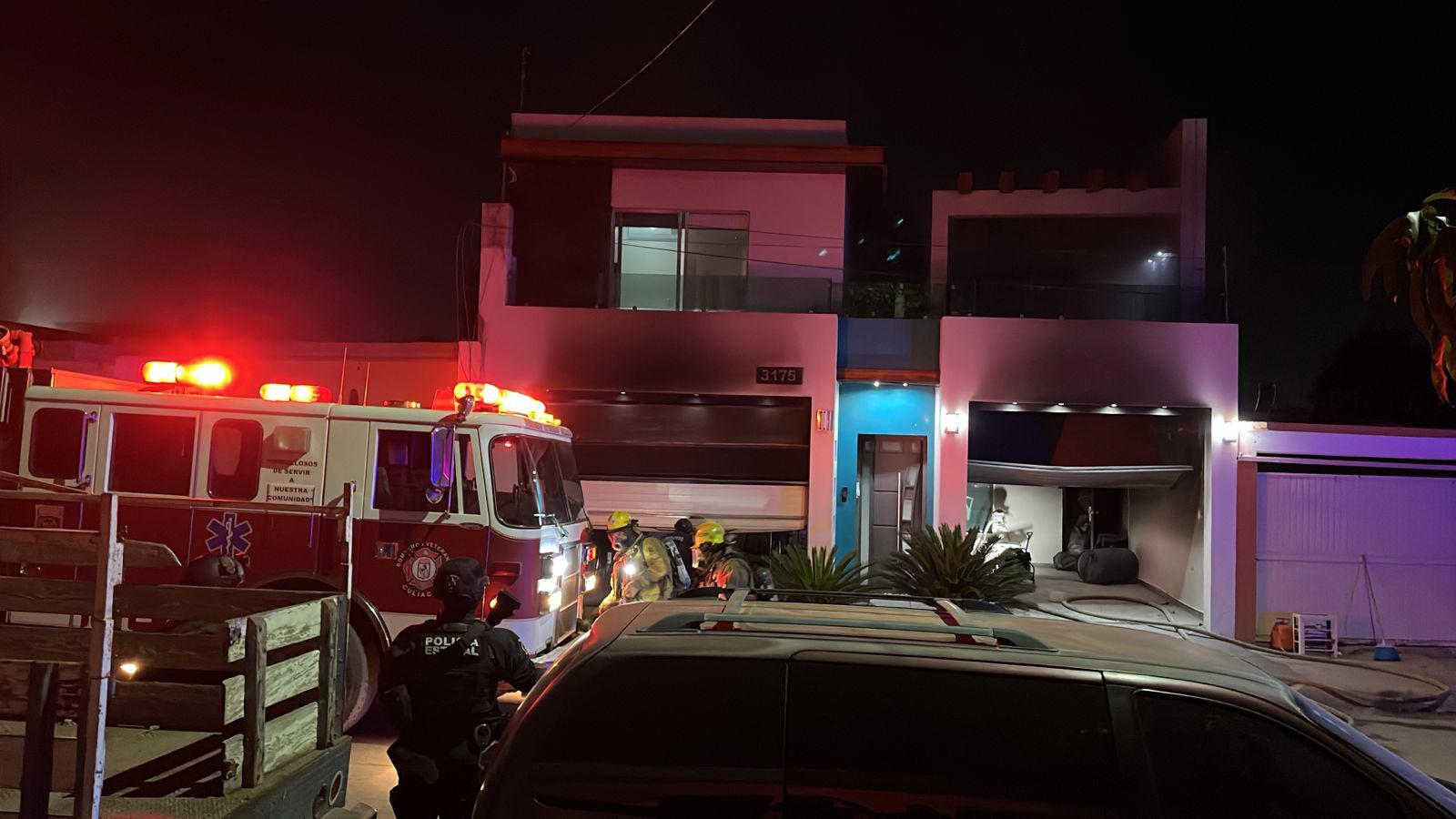 $!Atacan e incendian casa habitación en la colonia 21 de Marzo
