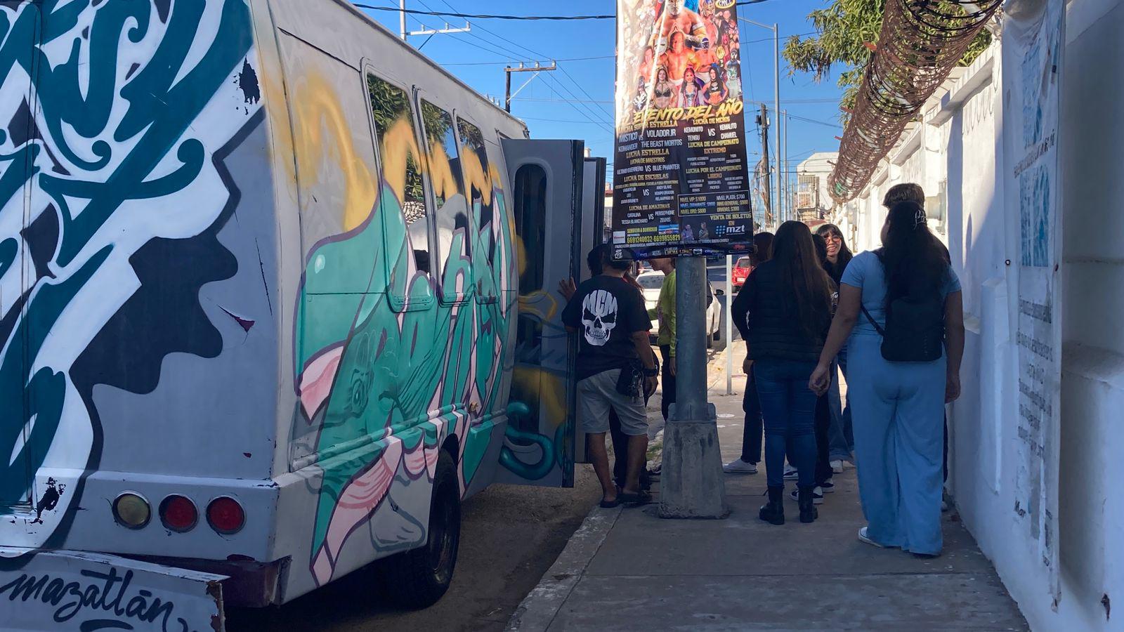 $!Regala Motoclub Mazatlán sonrisas a niñas del Orfanatorio Mazatlán con desayuno en La Noria