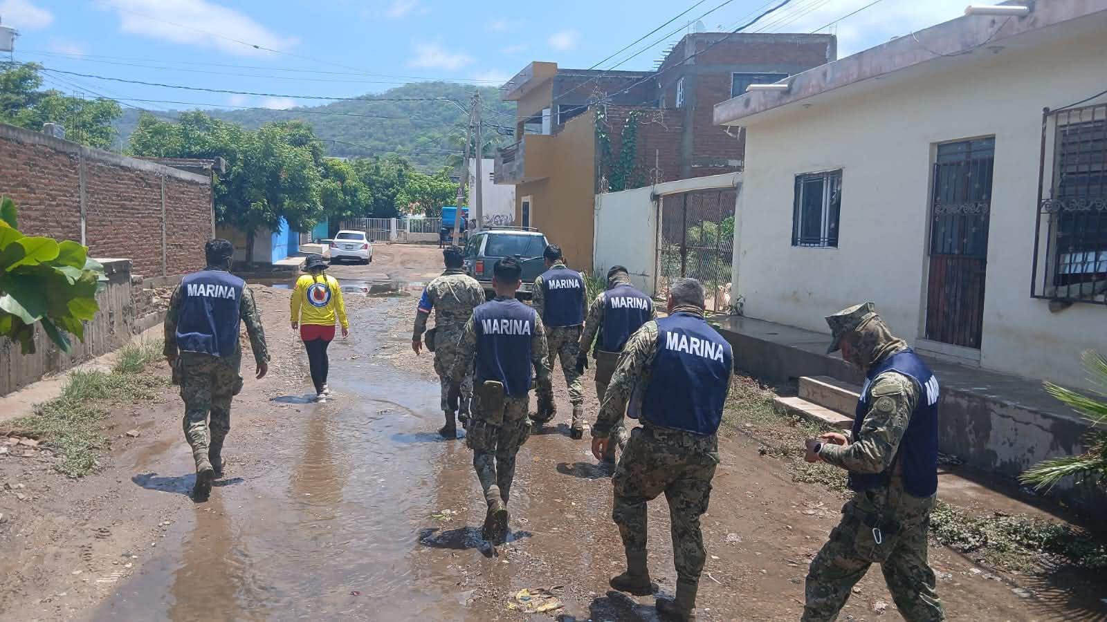 $!Rescatan y auxilian a familias tras fuertes lluvias en Mazatlán