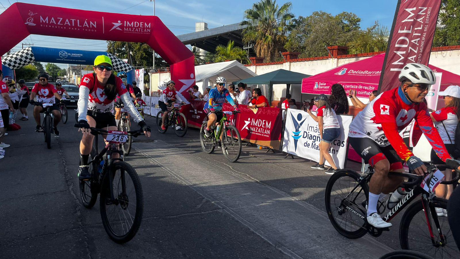 $!Pedalean por Cruz Roja en Mazatlán durante rodada altruista