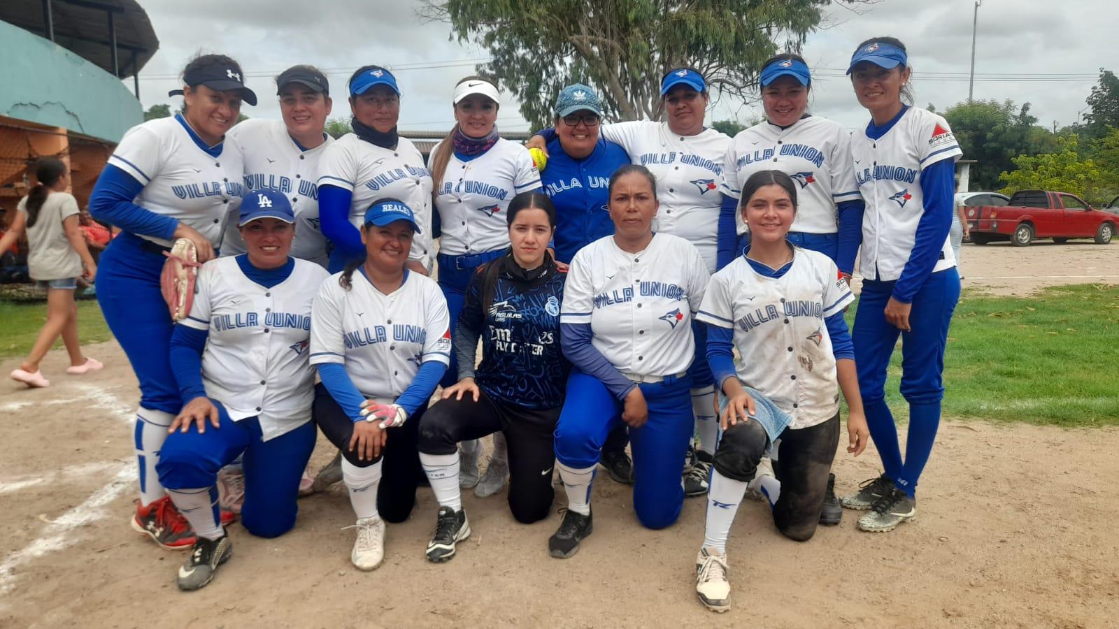 $!Rojas de Villa Unión pegan primero en final de Softbol Femenil Río Presidio