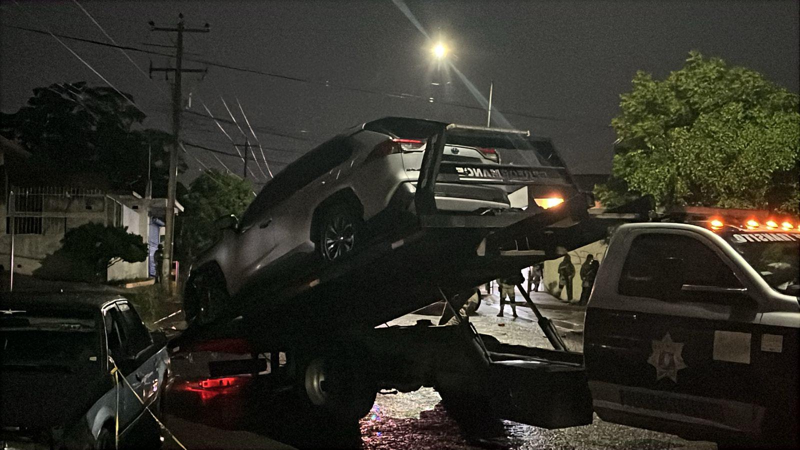 $!Aseguran camioneta con armas en calles de la colonia Libertad, en Culiacán