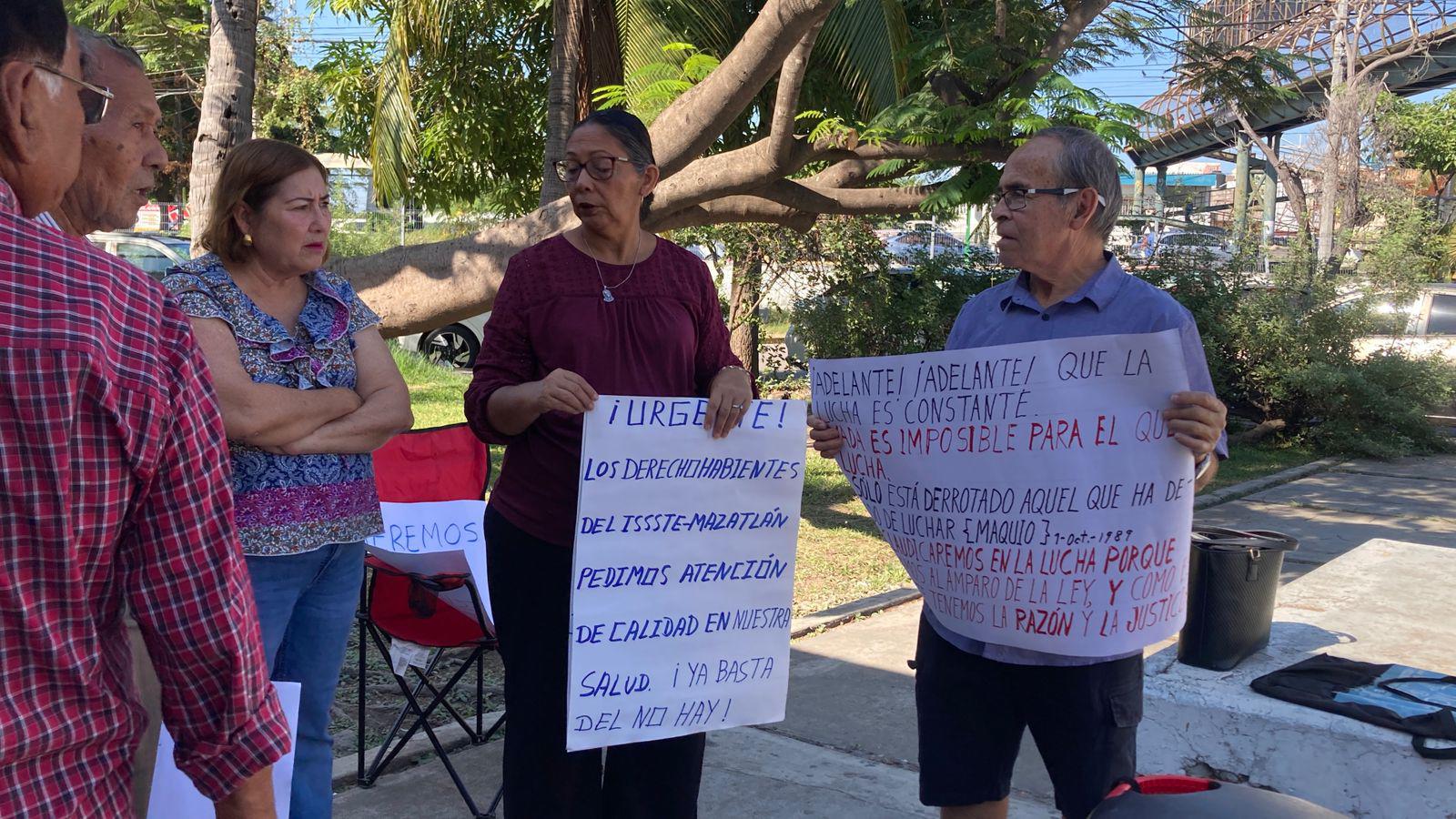 $!Jubilados del ISSSTE continúan su lucha para exigir una nueva clínica regional en Mazatlán