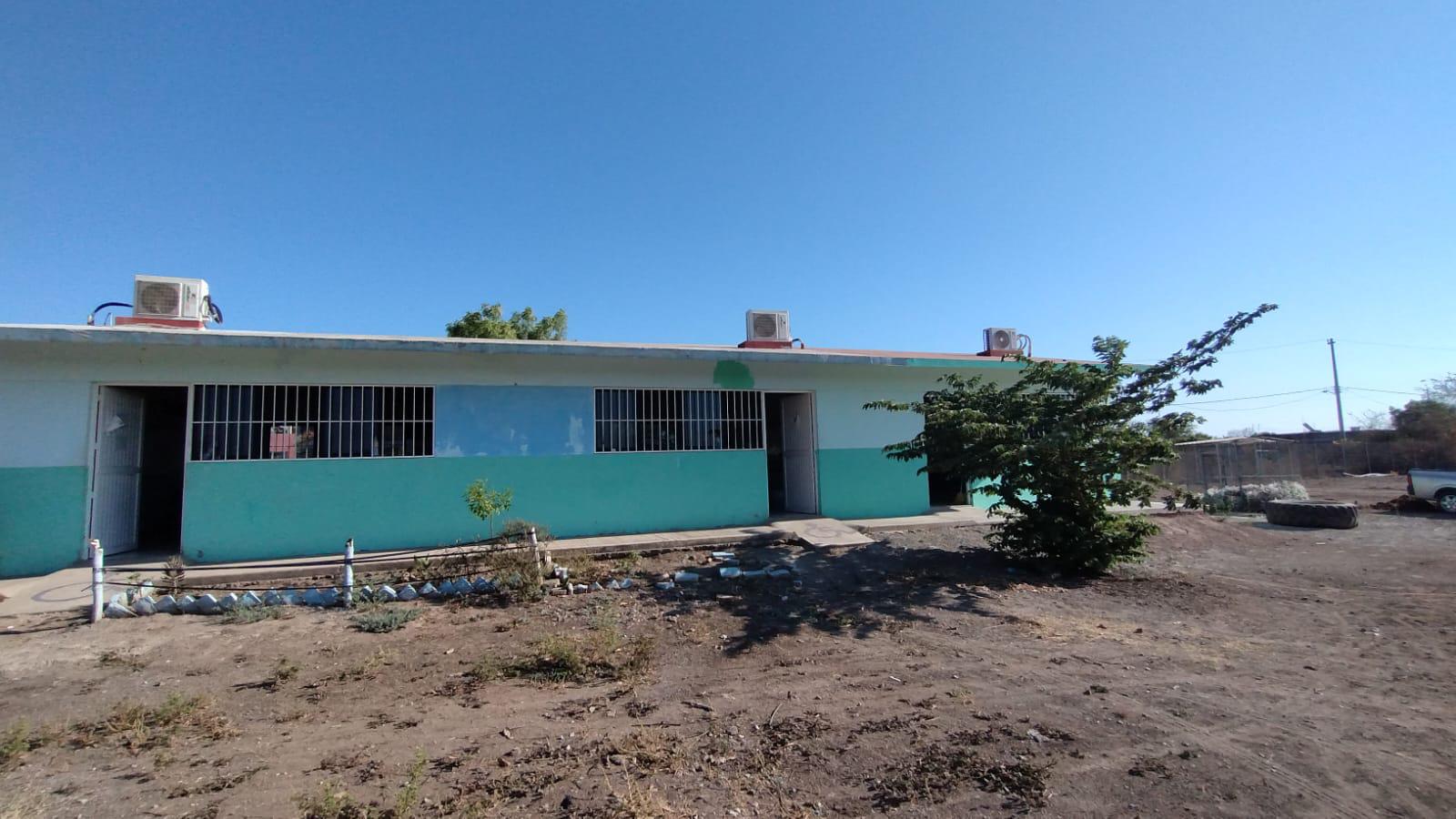 $!Cumple 7 años sin luz el Telebachillerato de El Recreo, en Mazatlán