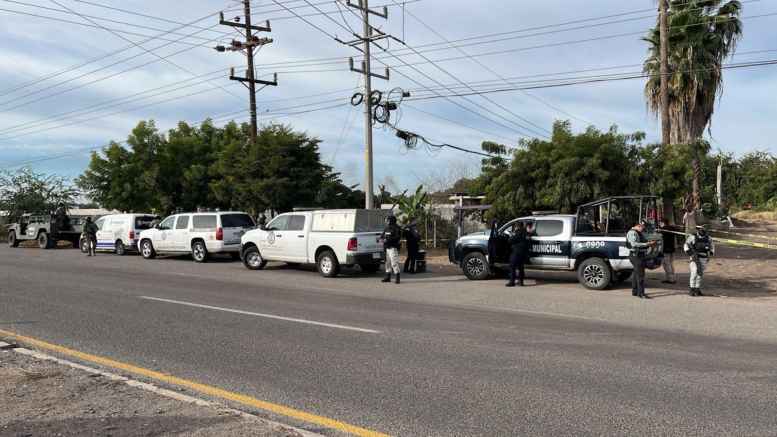 $!Matan a balazos a un hombre y lo dejan con mensaje por la carretera La 20, al sur de Culiacán