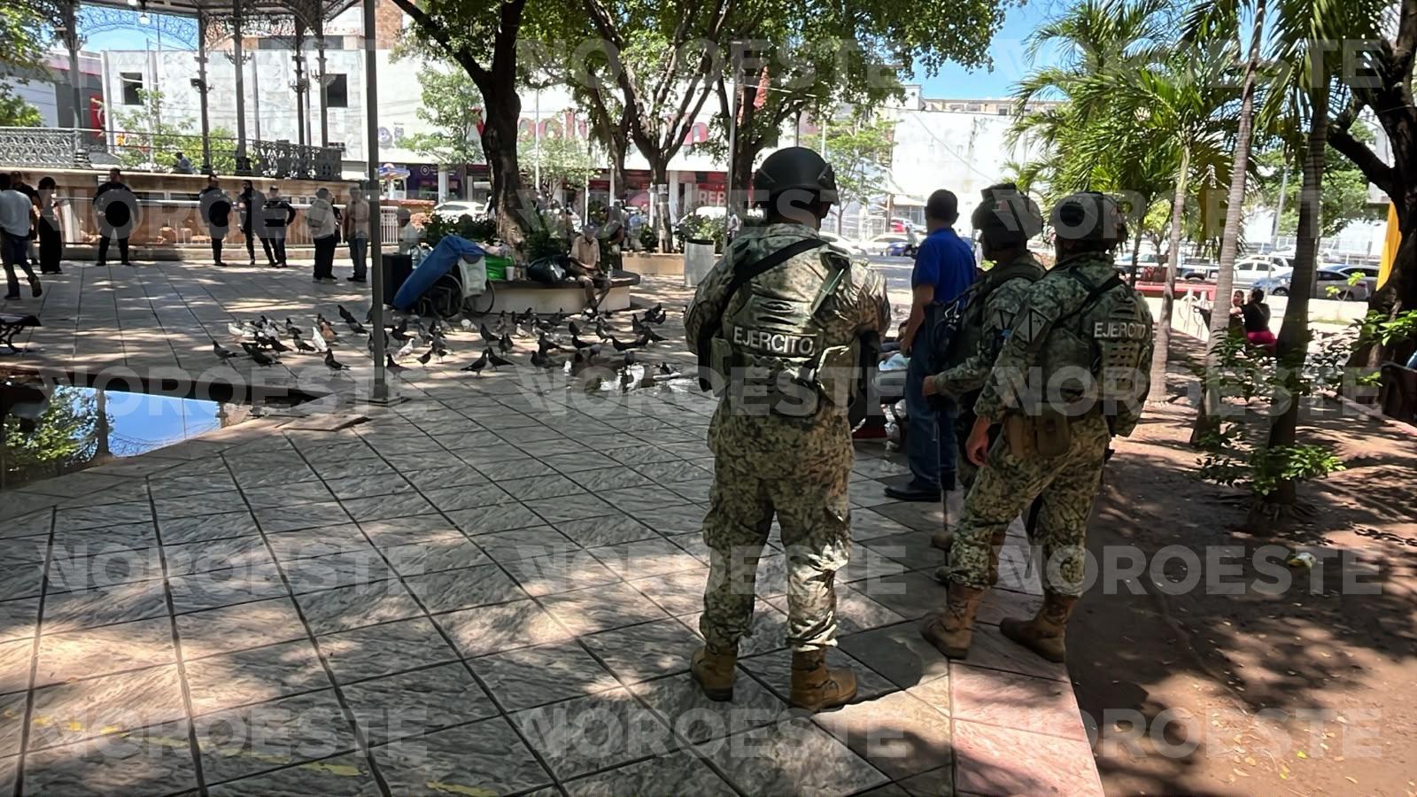 $!Muere hombre en Plazuela Obregón, a un costado de Catedral, en Culiacán