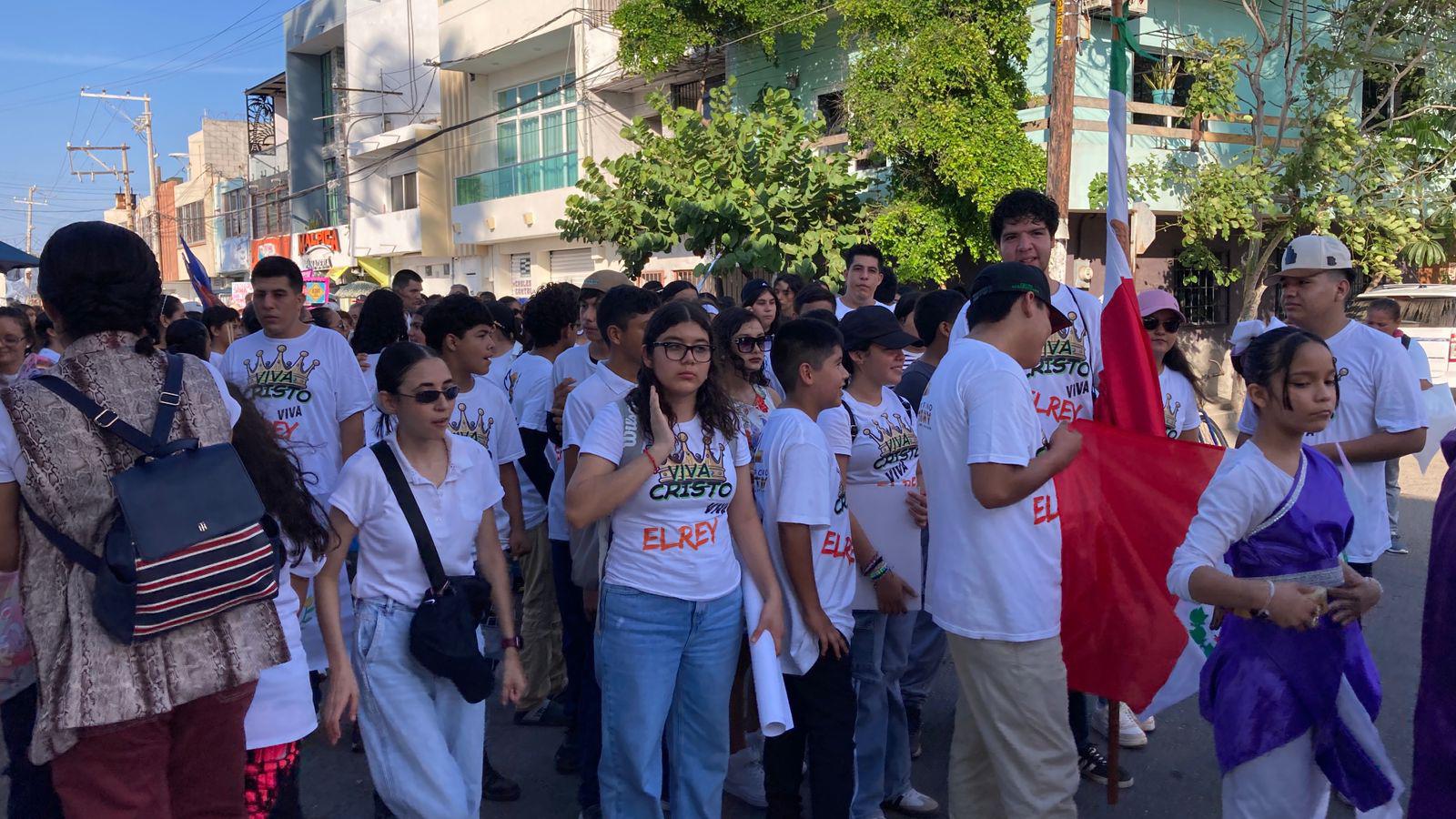 $!Creyentes participan en marcha para promover la paz y la espiritualidad en Mazatlán