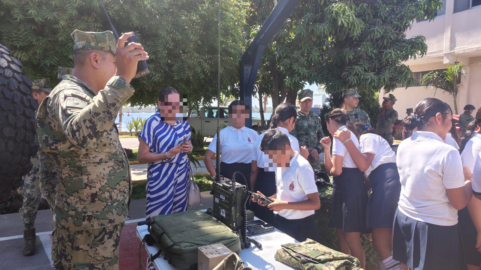 $!Alumnos de Villa Unión visitan las instalaciones de la Cuarta Región Naval, en Mazatlán