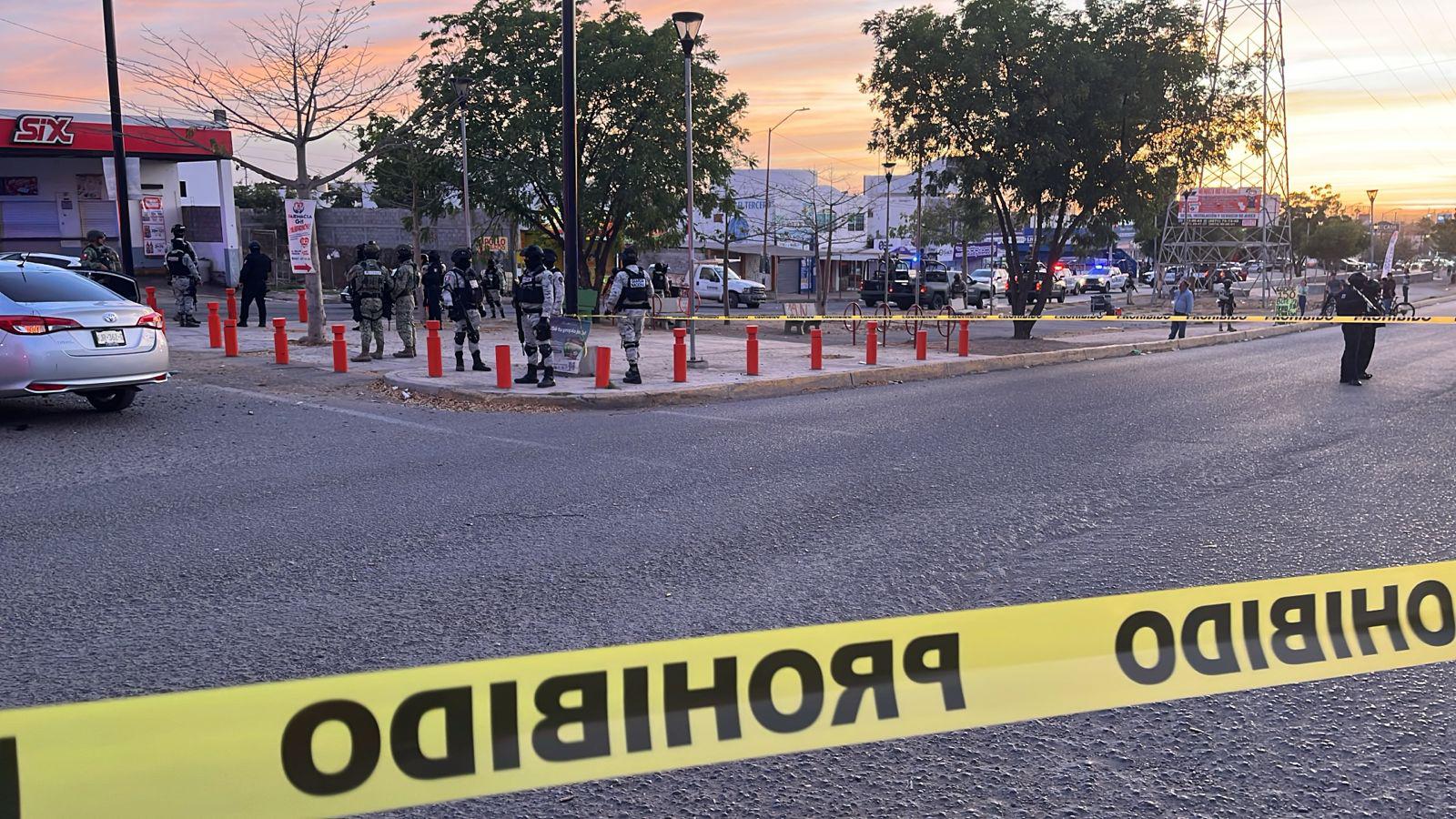 $!En el cruce del Bulevar Las Torres y la calle Hilario Medina, en la colonia Nakayama, del sector Barrancos, en Culiacán, se concentró el movimiento policiaco tras el enfrentamiento.