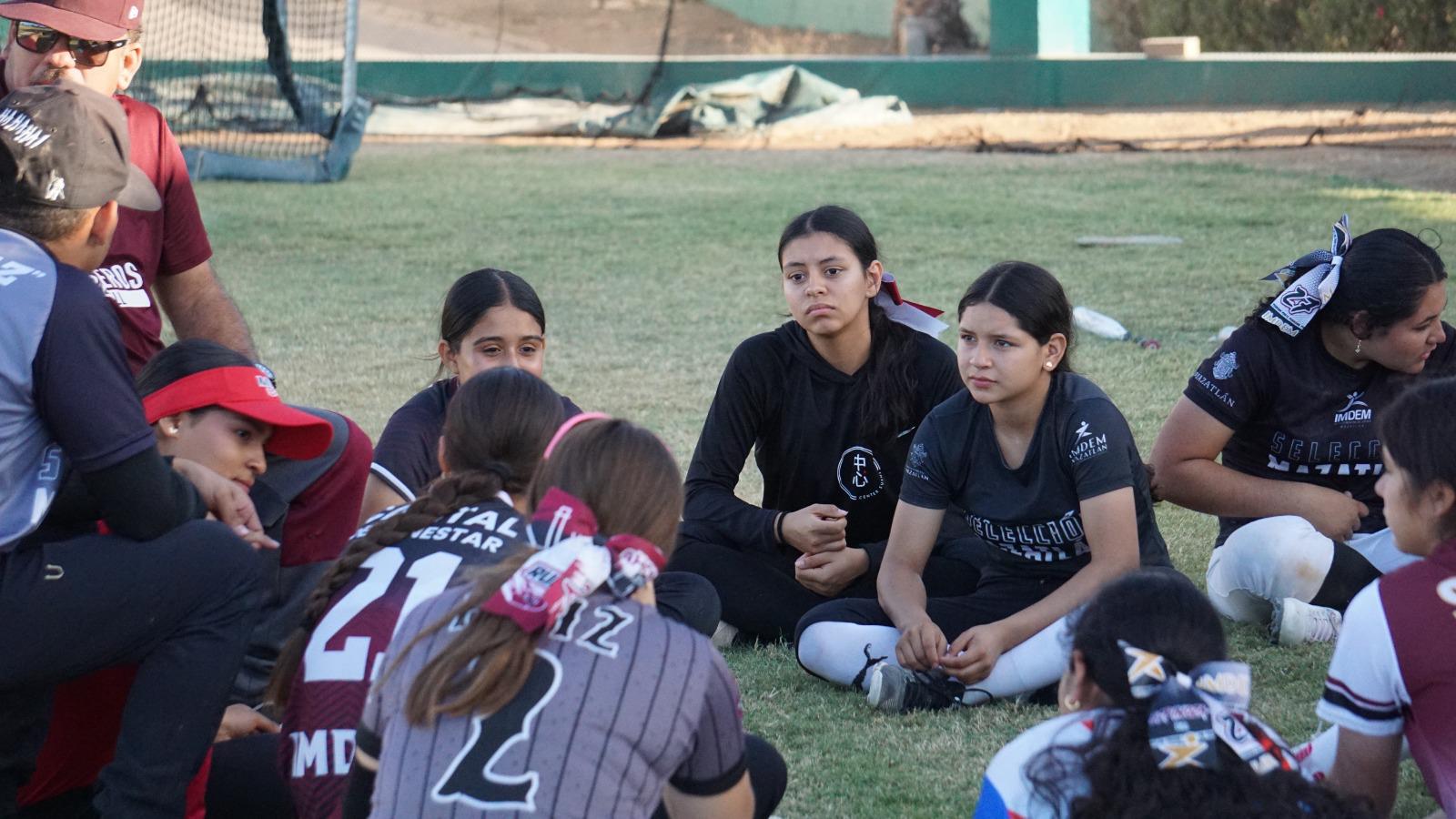 $!Sinaloa afina su softbol femenil rumbo al Macro Regional Conade