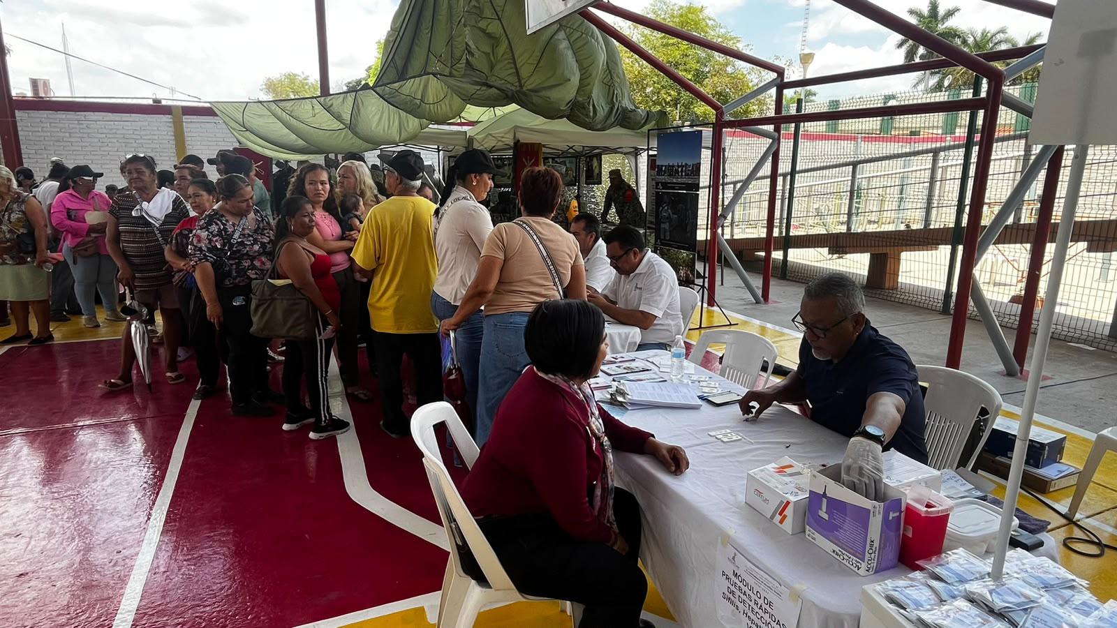 $!Acercan servicios y programas a familias de Villa Unión mediante Feria de Paz