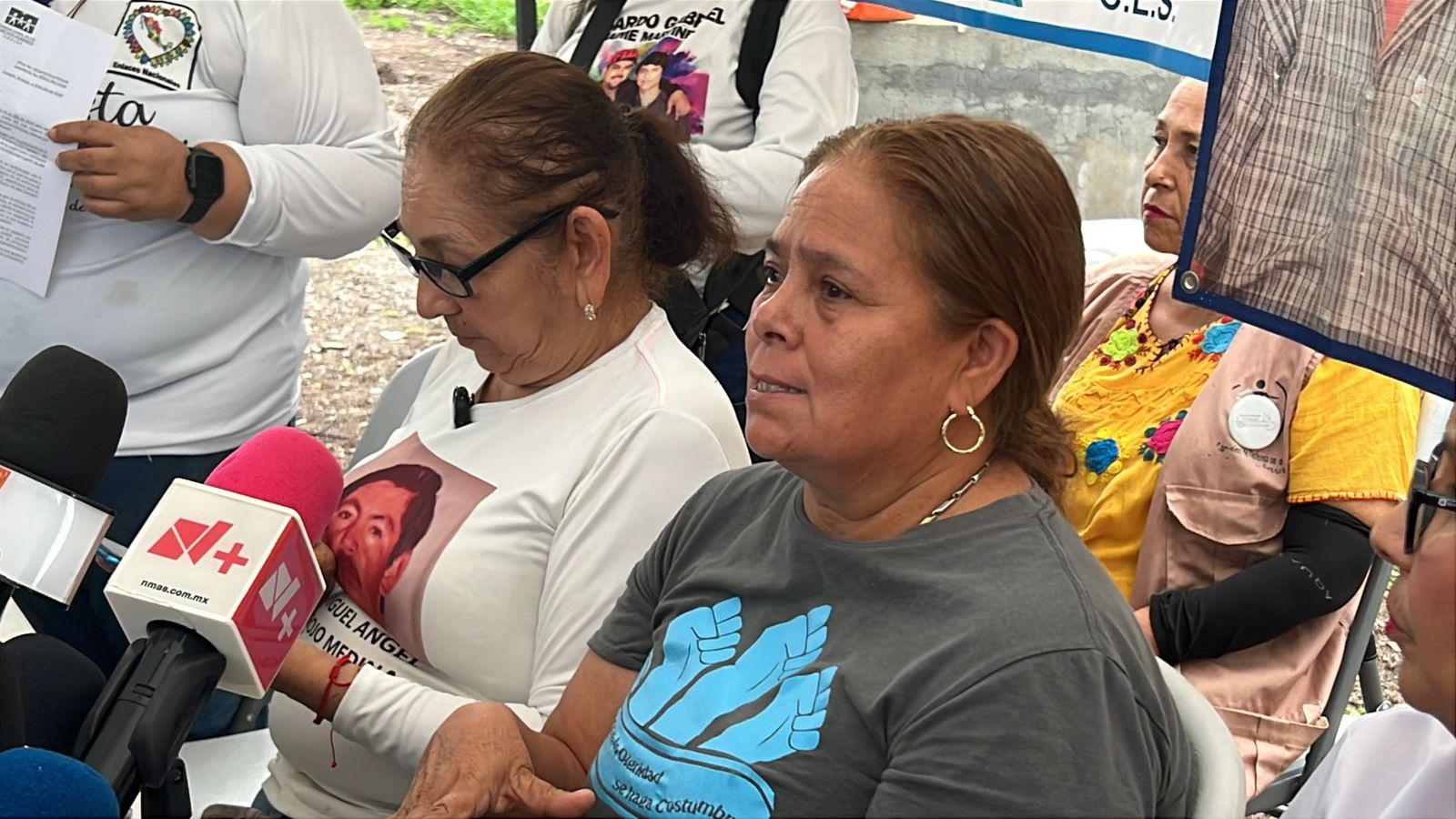 $!Familias de desaparecidos desconfían de resultados de exhumación en fosa común en Culiacán