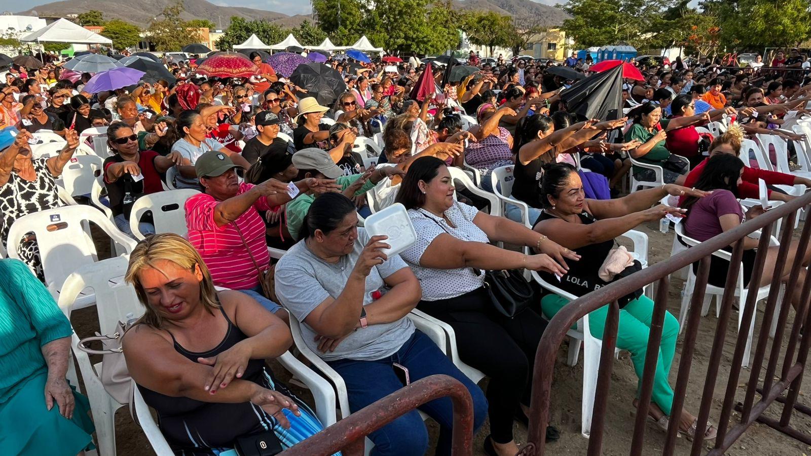 $!Celebran mujeres mazatlecas el Día de las Madres con fiesta en Pradera Dorada