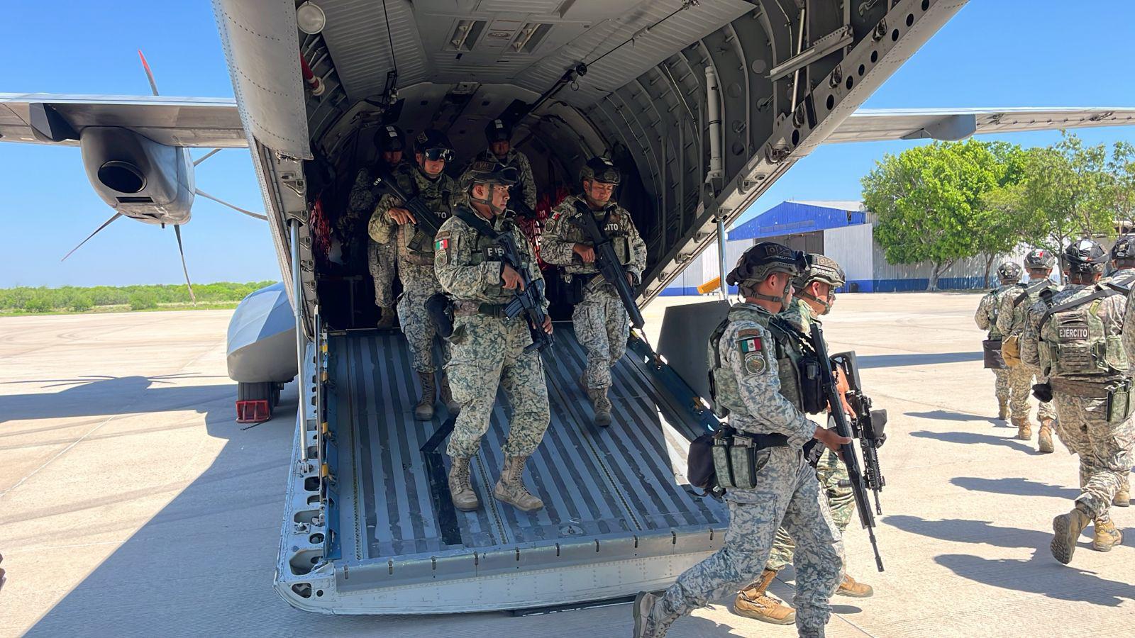 $!Llegan más soldados a Culiacán; despliegan 150 fusileros paracaidistas como parte de estrategia federal