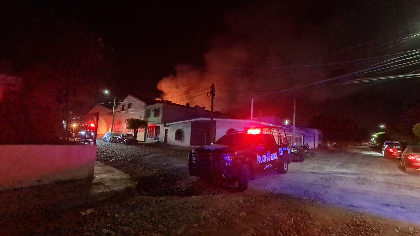 $!Evacúan a 113 personas por incendio en bodega de Bachigualato, en Culiacán